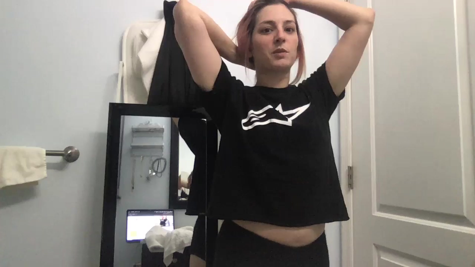 Gallery image thumbnail from EmmyLove's myfreecams stream on, 07/31/2024, 05:50 image 4 of 20