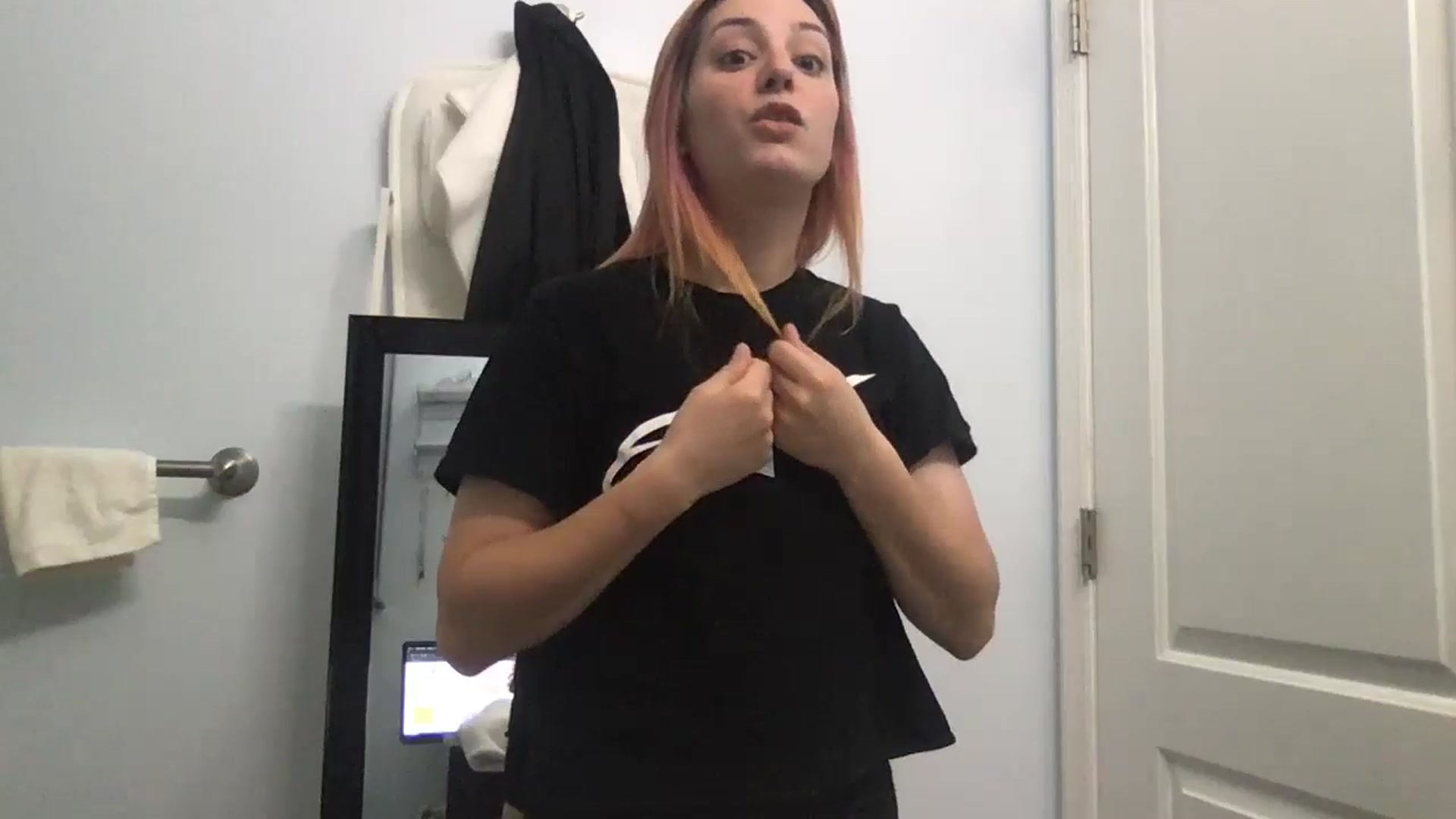 Gallery image thumbnail from EmmyLove's myfreecams stream on, 07/31/2024, 05:50 image 8 of 20