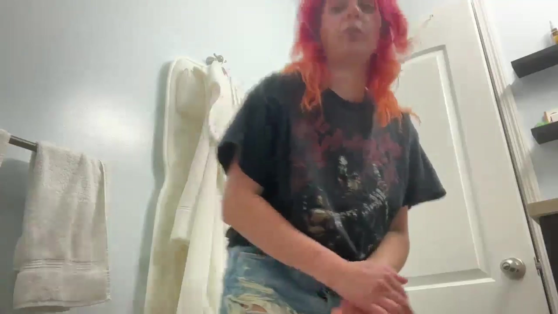 Gallery image thumbnail from EmmyLove's myfreecams stream on, 08/09/2024, 04:50 image 17 of 20