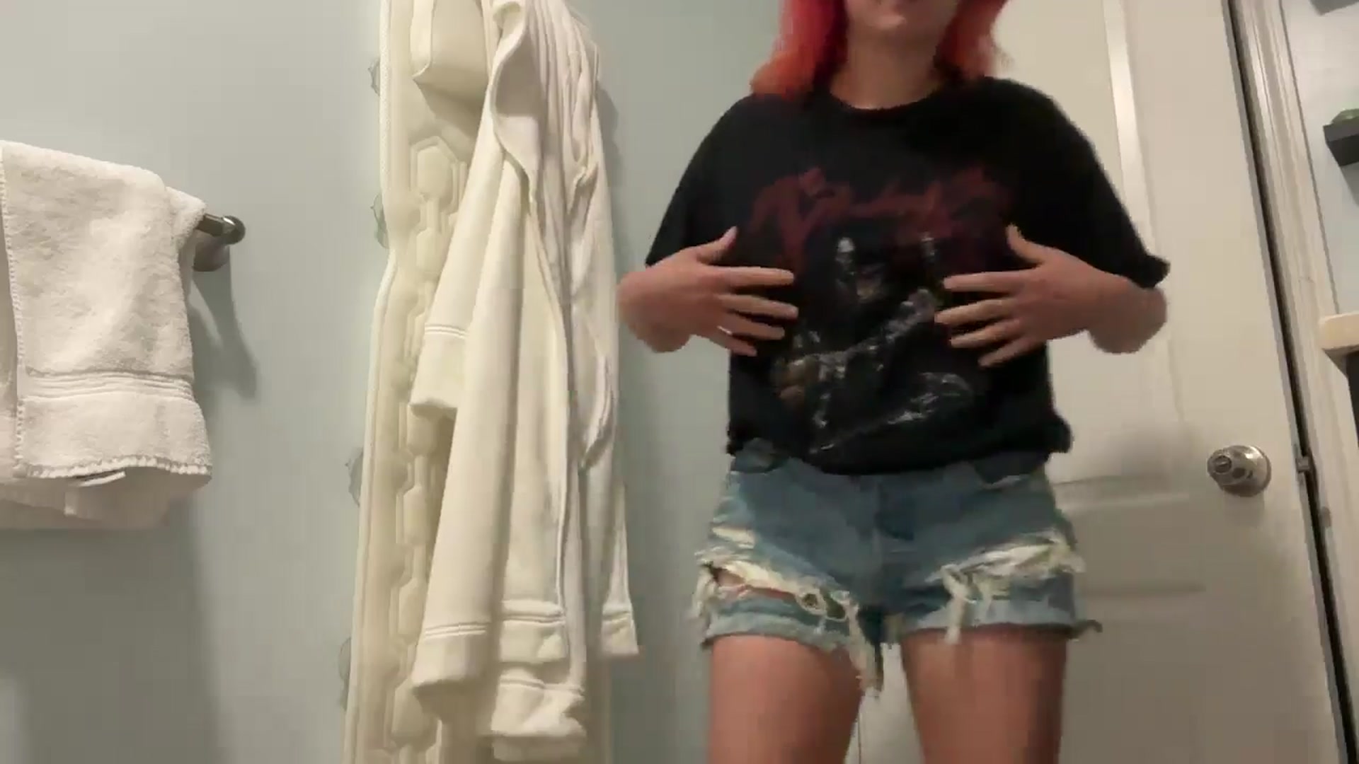 Gallery image thumbnail from EmmyLove's myfreecams stream on, 08/09/2024, 04:50 image 2 of 20