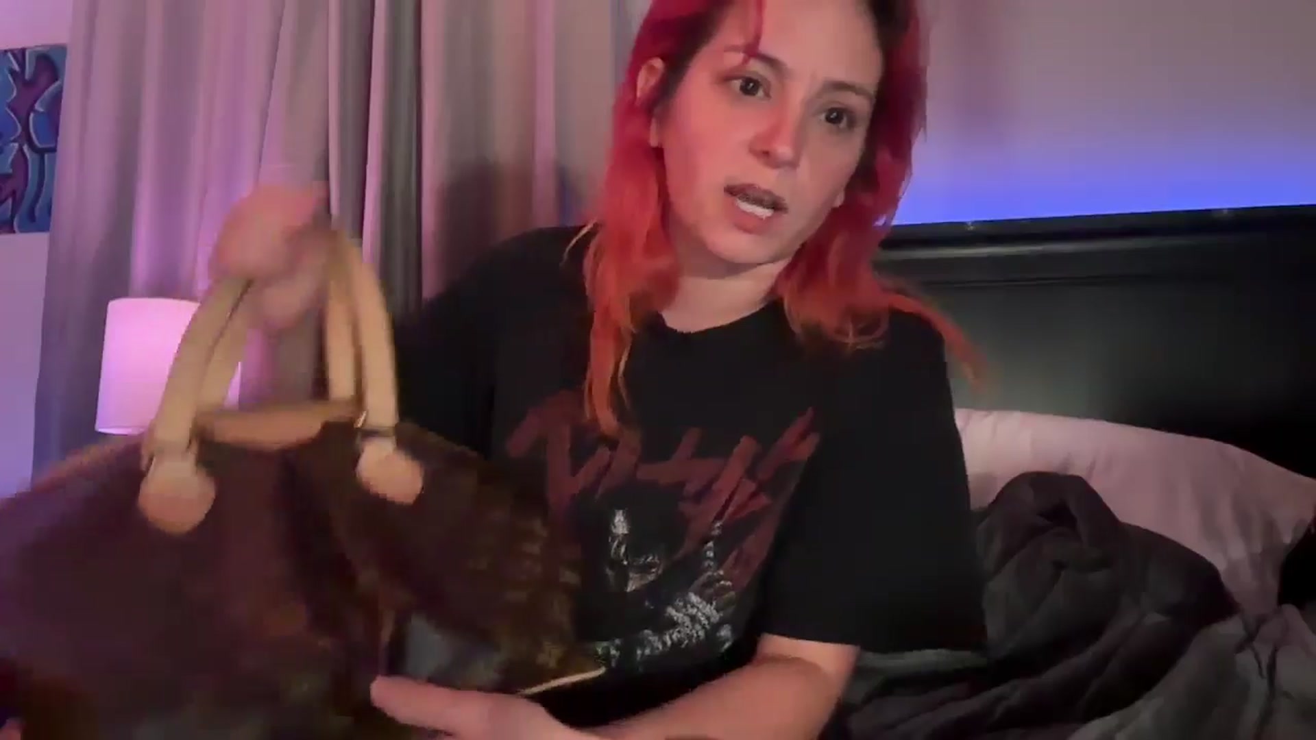 Gallery image thumbnail from EmmyLove's myfreecams stream on, 08/09/2024, 06:36 image 15 of 20