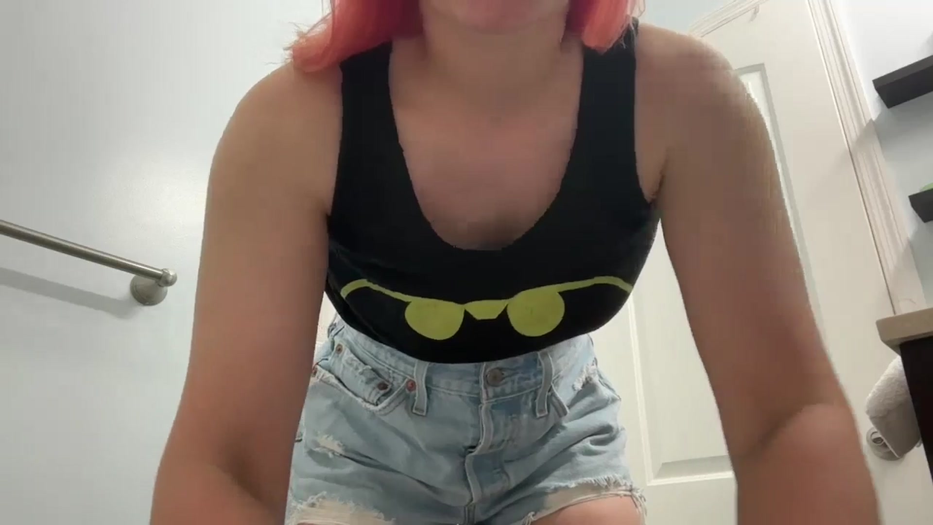 Gallery image thumbnail from EmmyLove's myfreecams stream on, 08/15/2024, 04:45 image 17 of 20
