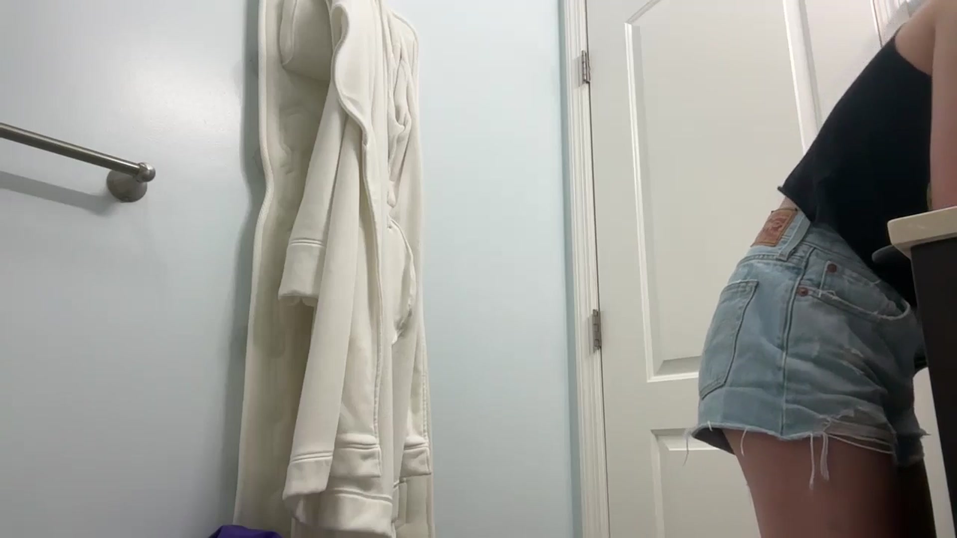 Gallery image thumbnail from EmmyLove's myfreecams stream on, 08/15/2024, 04:45 image 4 of 20