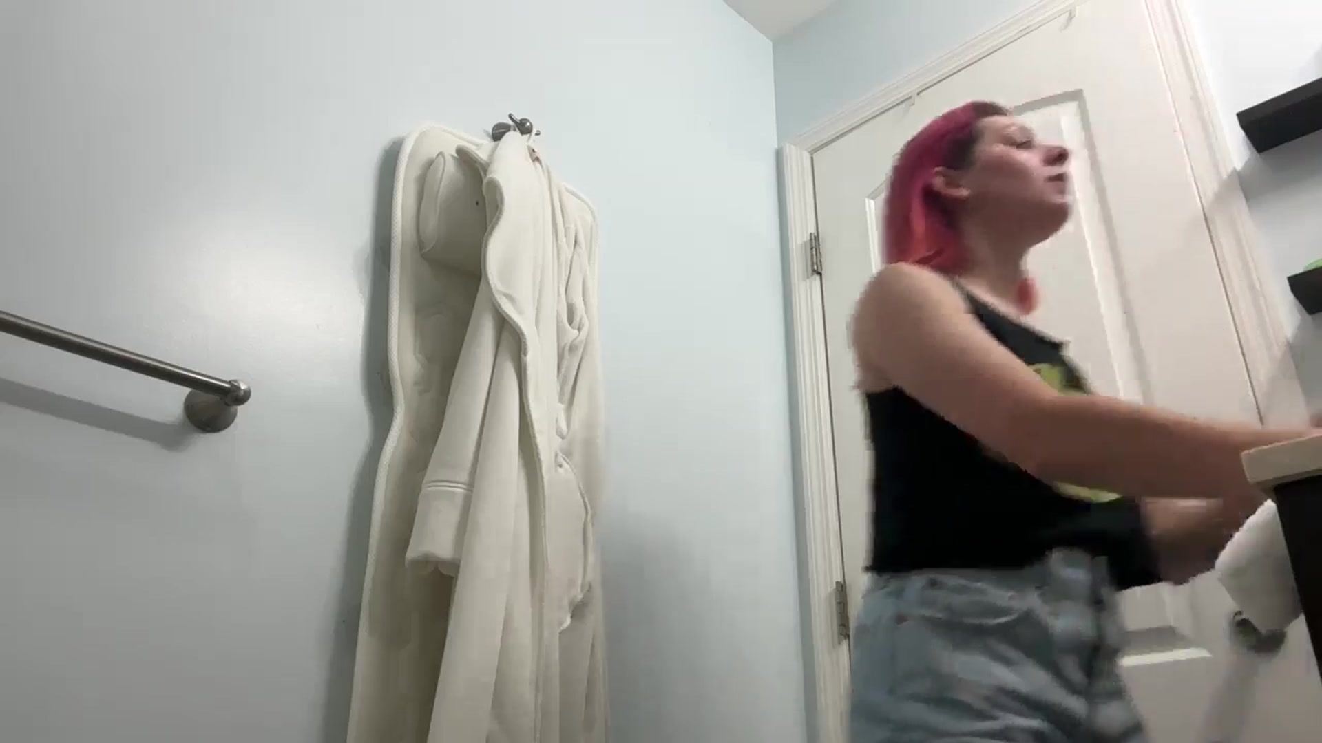 Gallery image thumbnail from EmmyLove's myfreecams stream on, 08/15/2024, 04:45 image 20 of 20