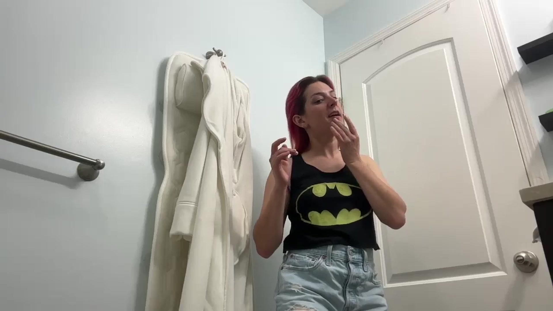 Gallery image thumbnail from EmmyLove's myfreecams stream on, 08/15/2024, 04:45 image 16 of 20