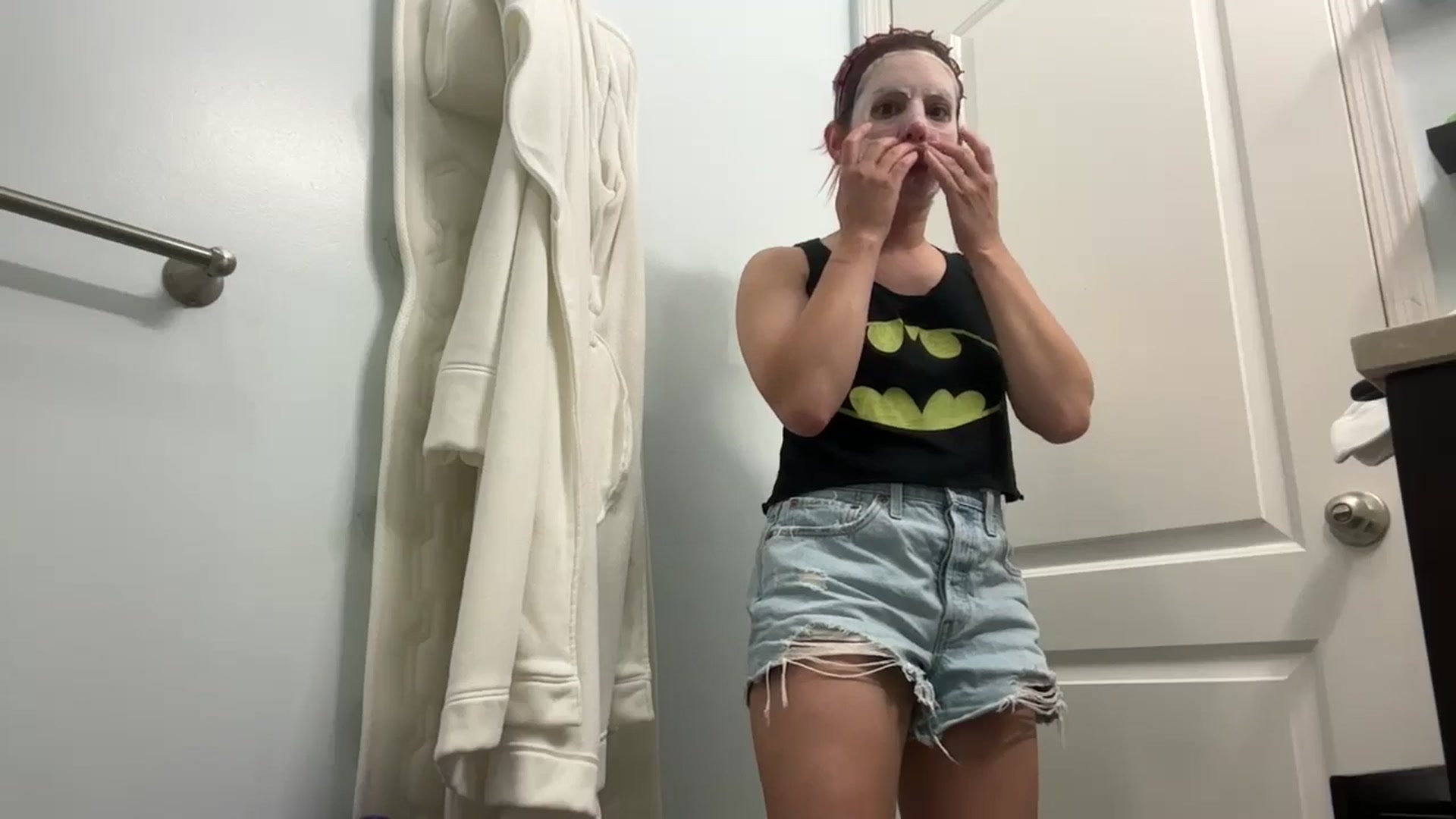 Gallery image thumbnail from EmmyLove's myfreecams stream on, 08/15/2024, 04:45 image 9 of 20