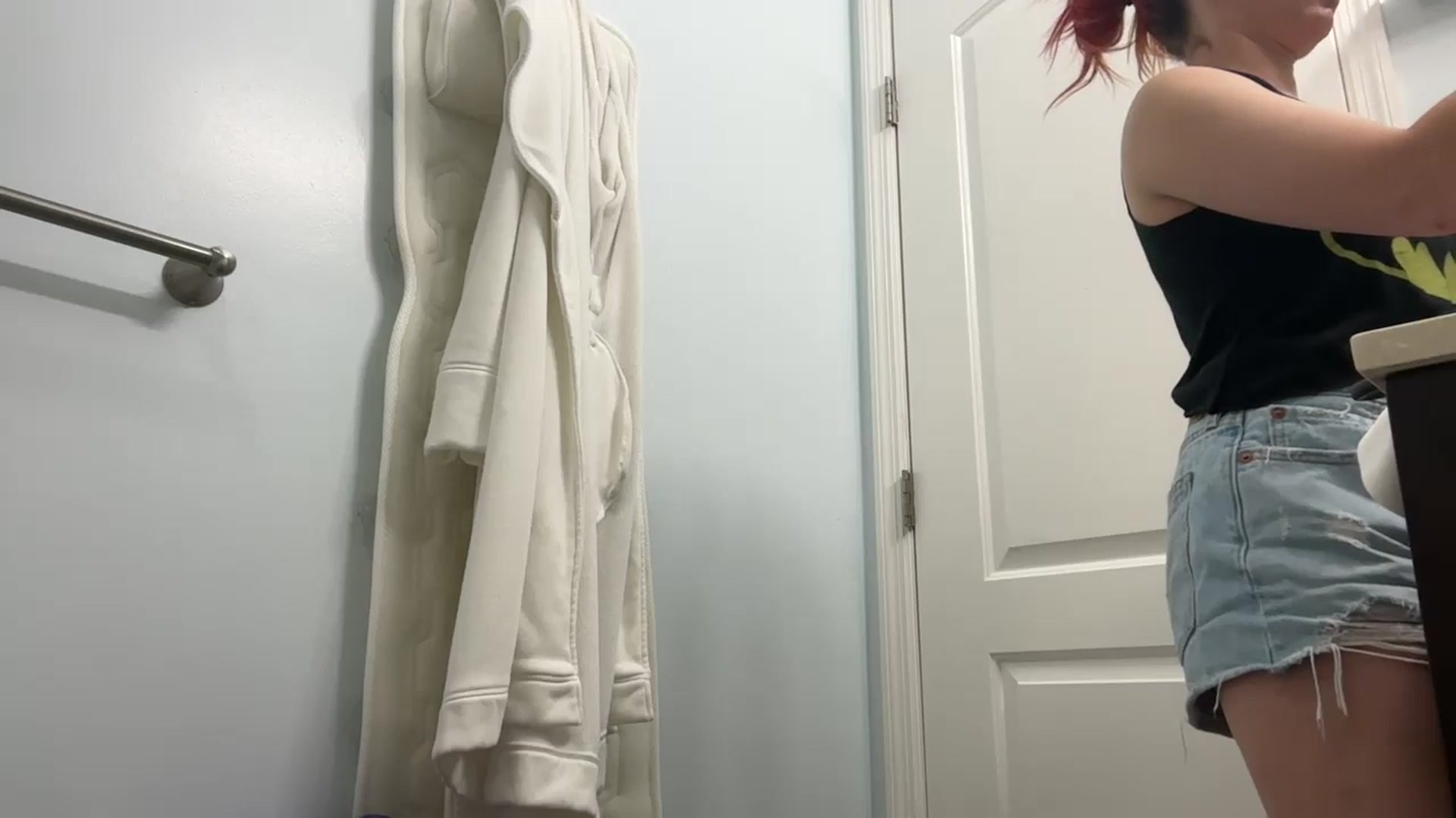 Gallery image thumbnail from EmmyLove's myfreecams stream on, 08/15/2024, 04:45 image 7 of 20