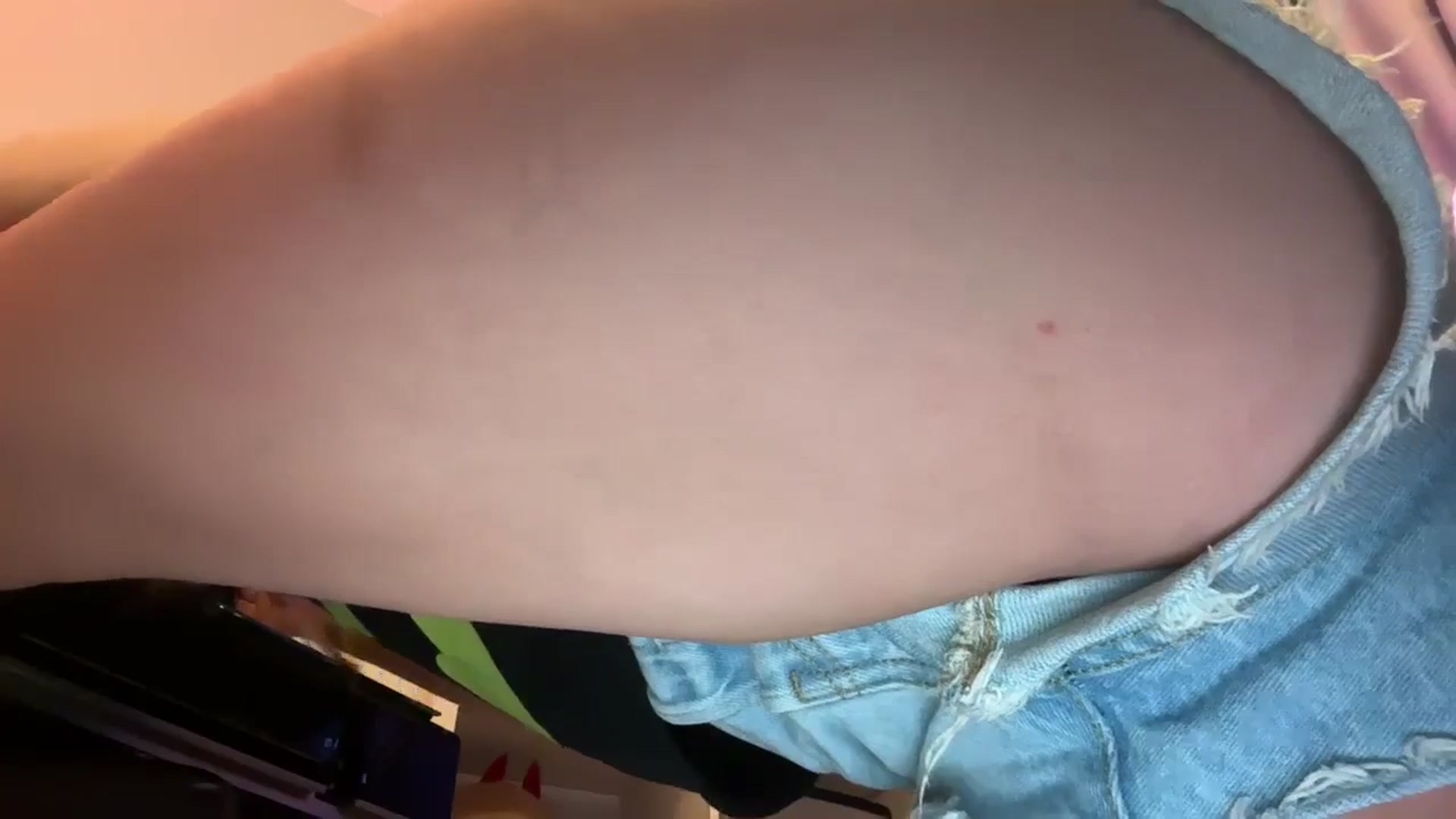 Gallery image thumbnail from EmmyLove's myfreecams stream on, 08/15/2024, 05:33 image 6 of 20