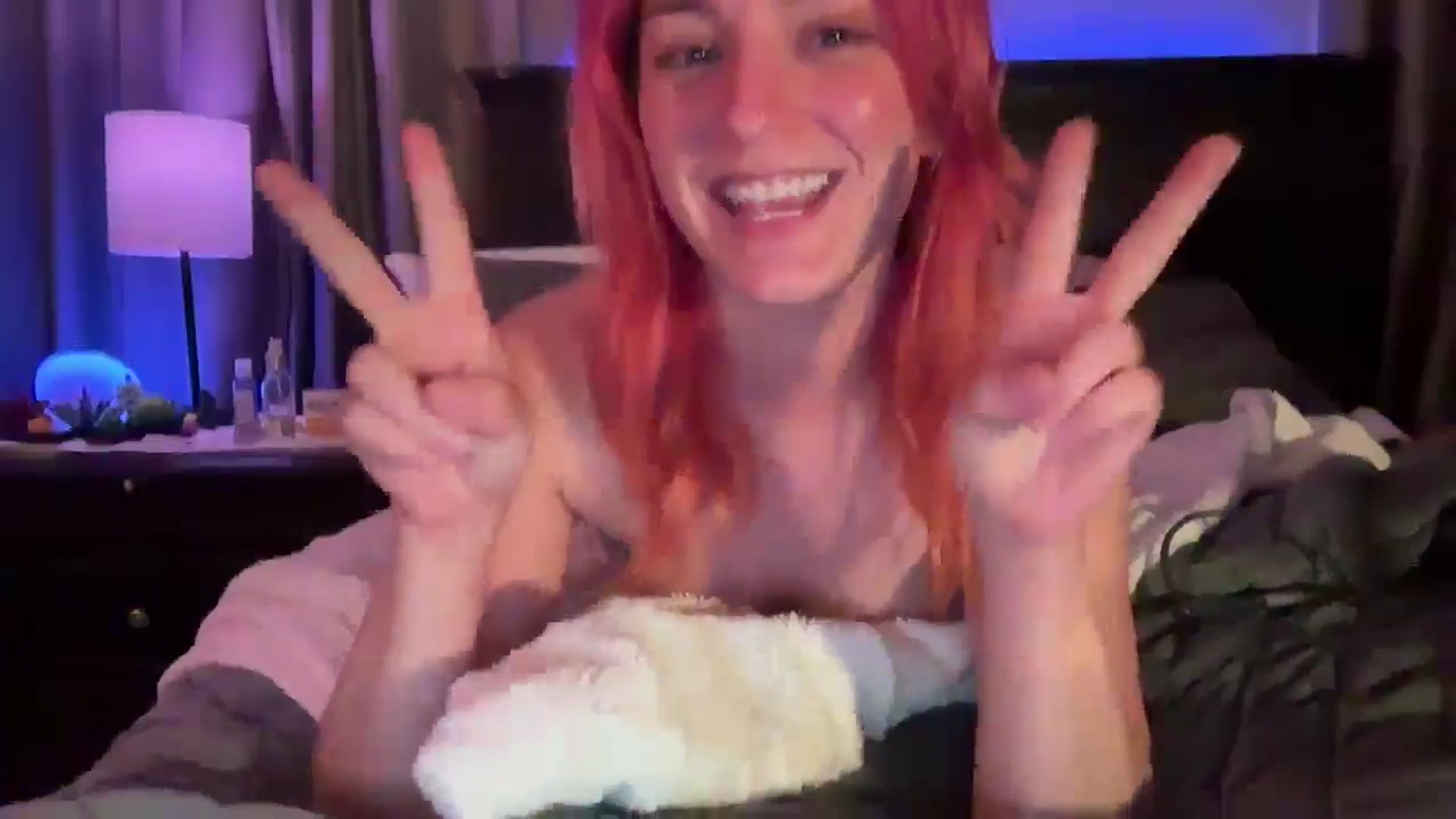 Gallery image thumbnail from EmmyLove's myfreecams stream on, 08/15/2024, 07:19 image 7 of 20