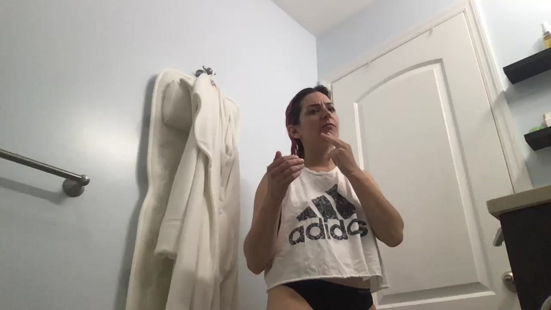 Gallery image thumbnail from EmmyLove's myfreecams stream on, 08/17/2024, 04:43 image 4 of 20