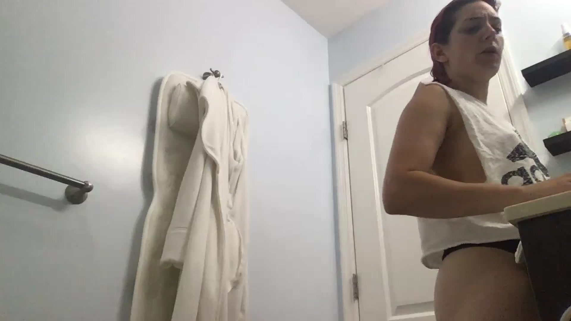 Gallery image thumbnail from EmmyLove's myfreecams stream on, 08/17/2024, 04:43 image 6 of 20