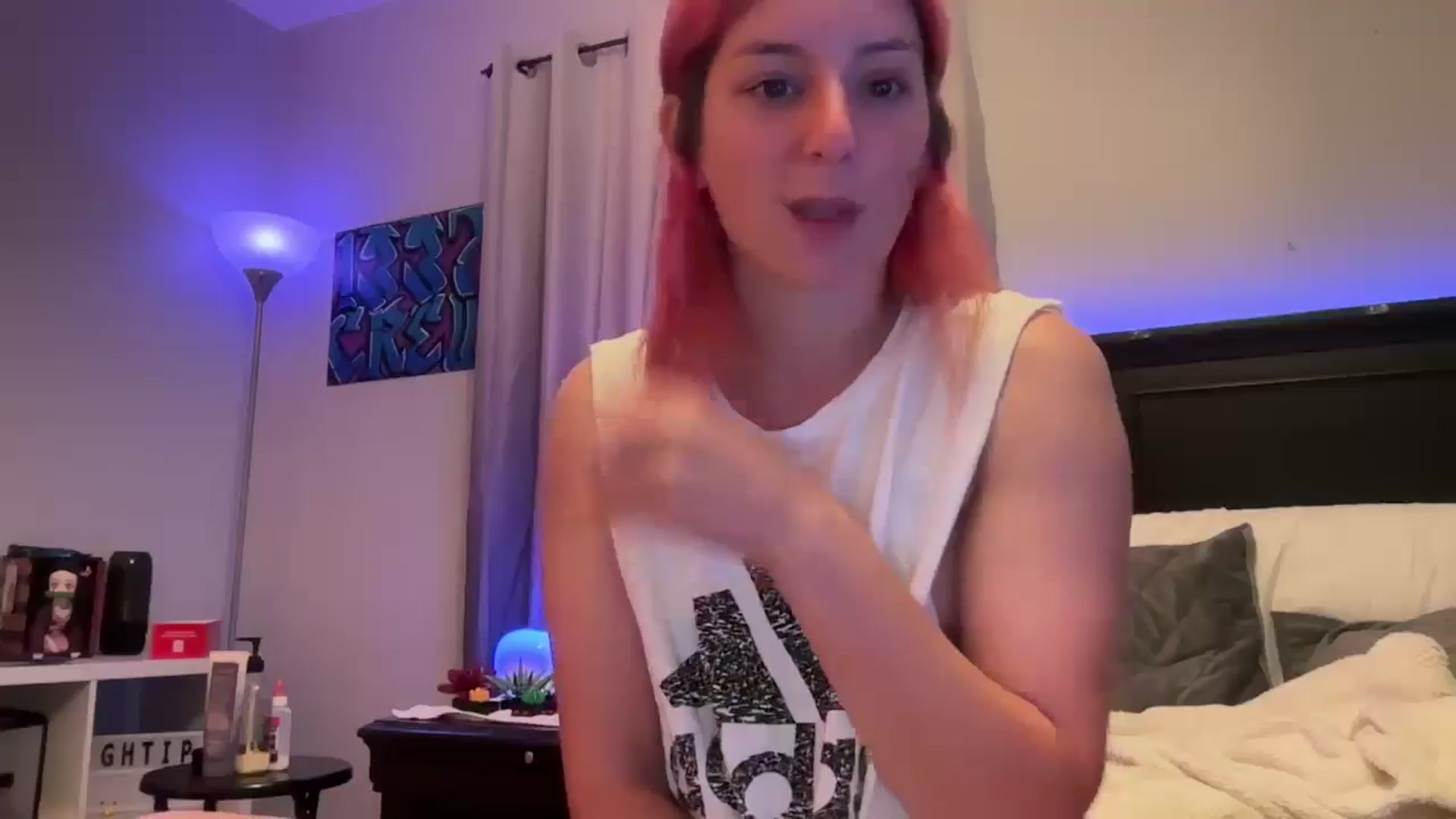 Gallery image thumbnail from EmmyLove's myfreecams stream on, 08/17/2024, 05:23 image 8 of 20