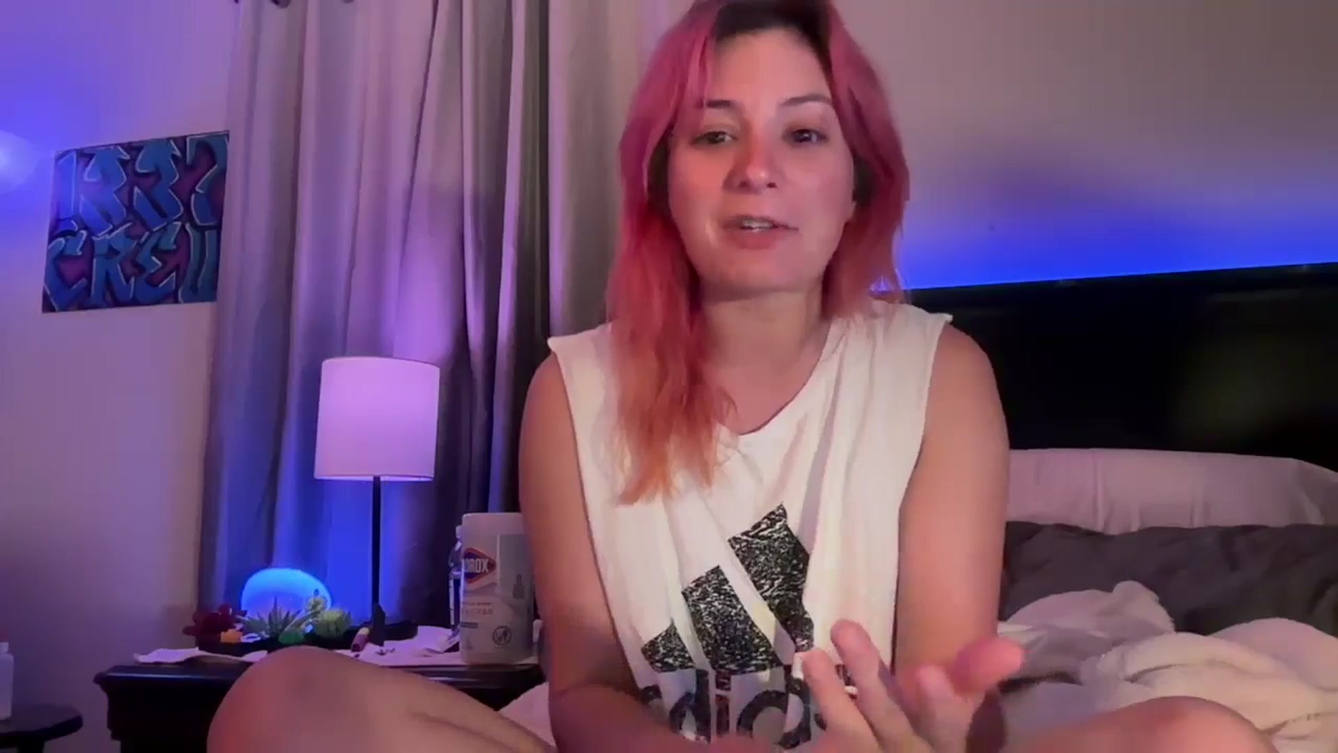 Gallery image thumbnail from EmmyLove's myfreecams stream on, 08/17/2024, 05:23 image 16 of 20