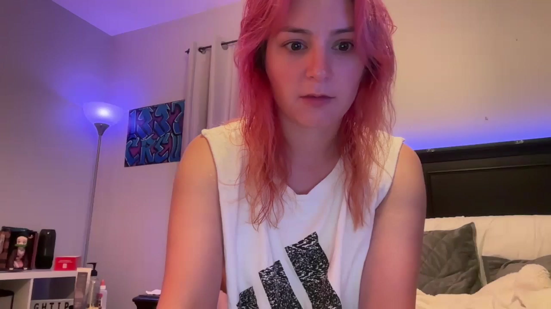 Gallery image thumbnail from EmmyLove's myfreecams stream on, 08/17/2024, 05:23 image 1 of 20