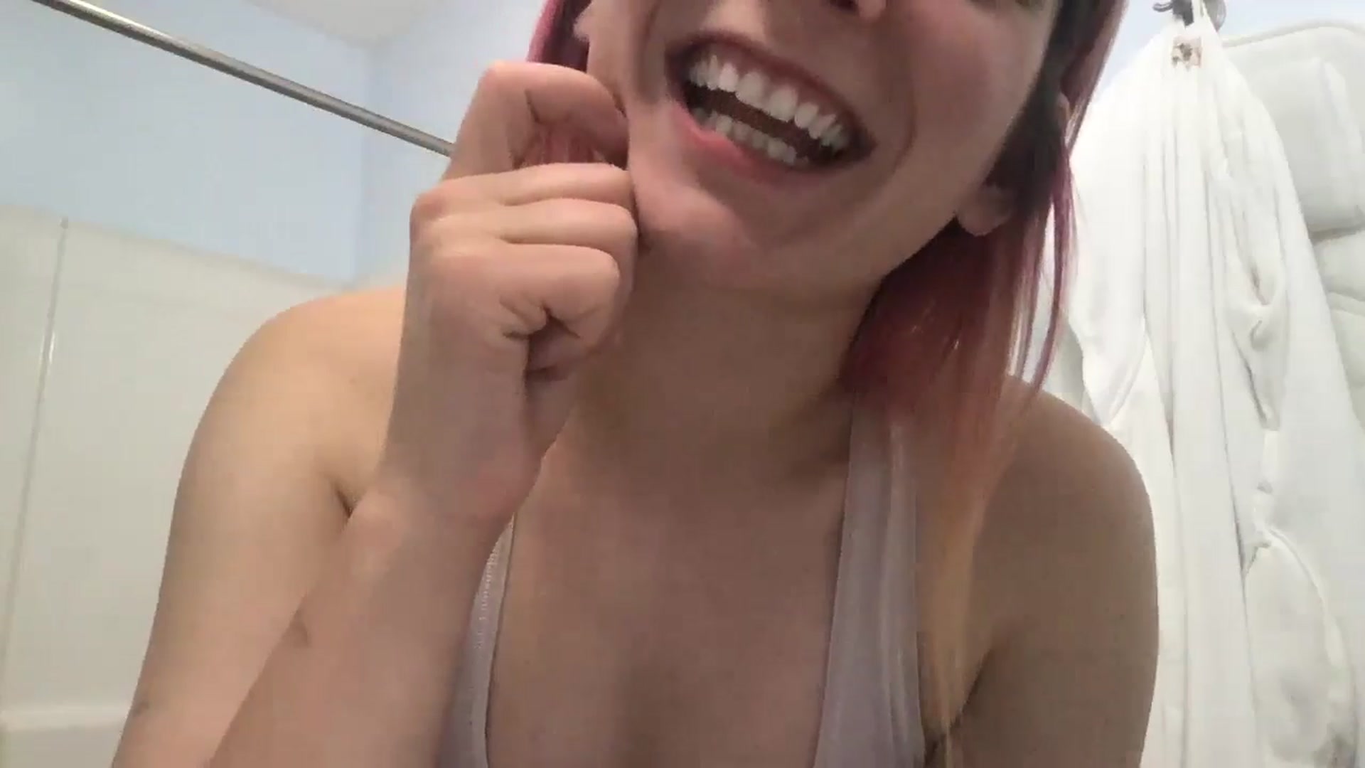 Gallery image thumbnail from EmmyLove's myfreecams stream on, 08/29/2024, 05:19 image 14 of 20