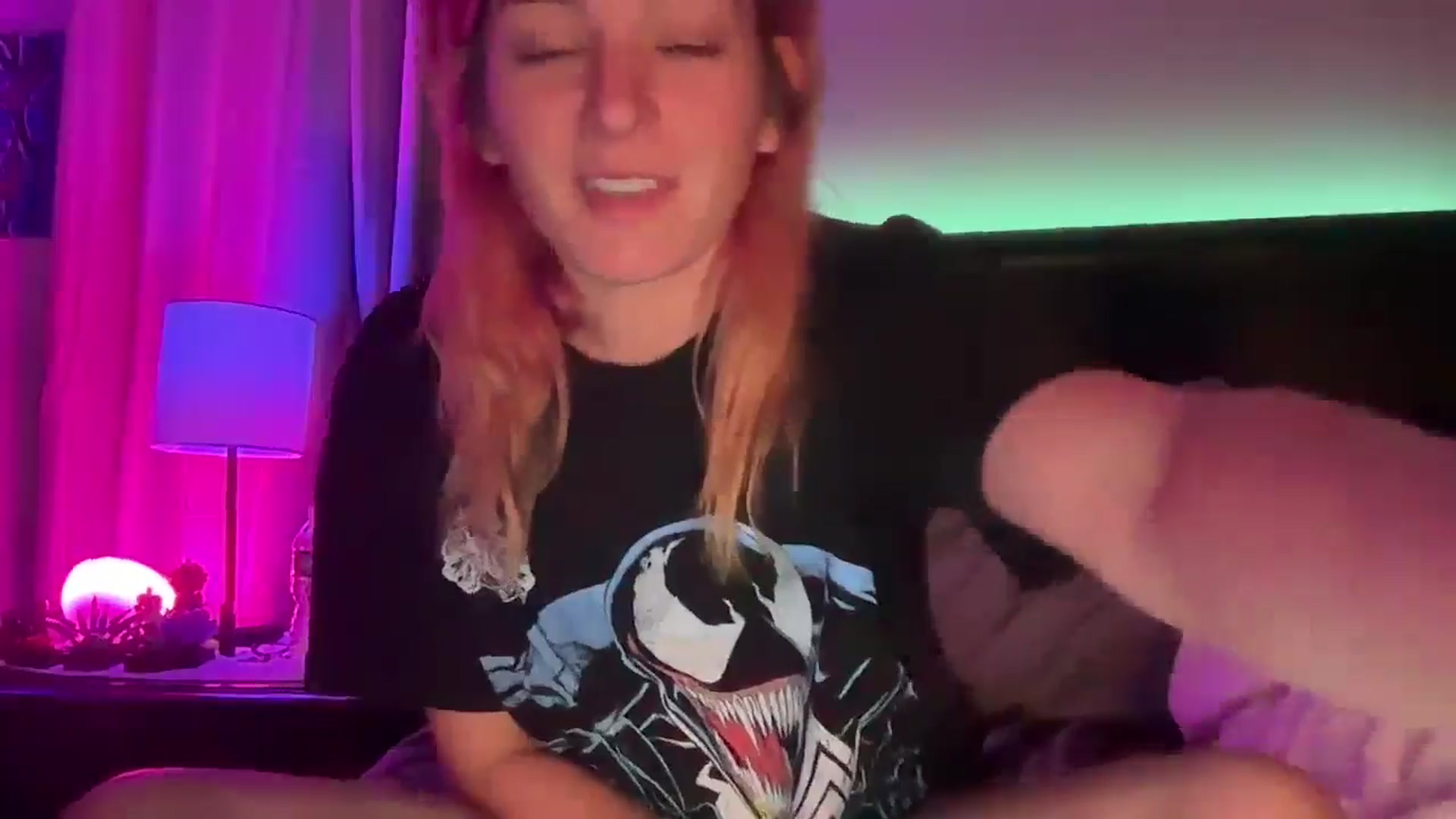Gallery image thumbnail from EmmyLove's myfreecams stream on, 08/30/2024, 05:49 image 11 of 20