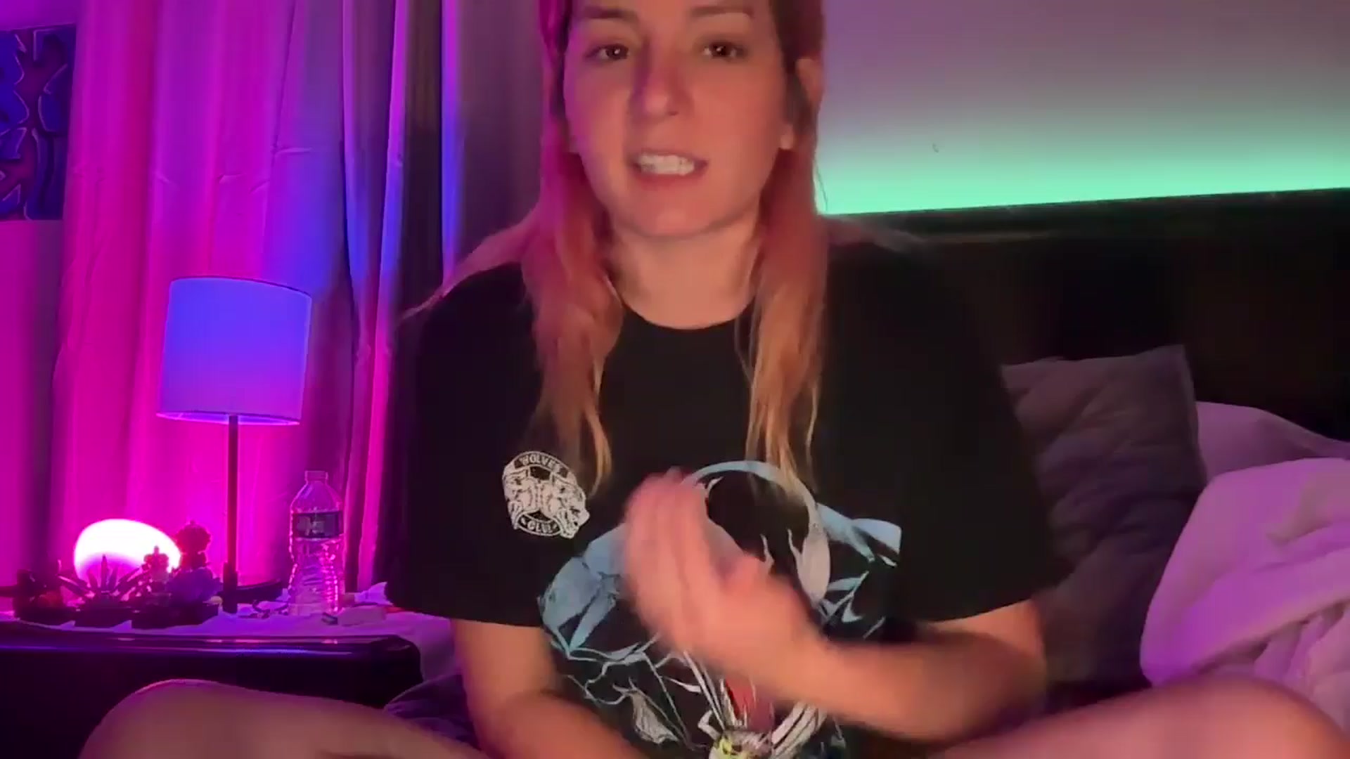 Gallery image thumbnail from EmmyLove's myfreecams stream on, 08/30/2024, 05:49 image 6 of 20