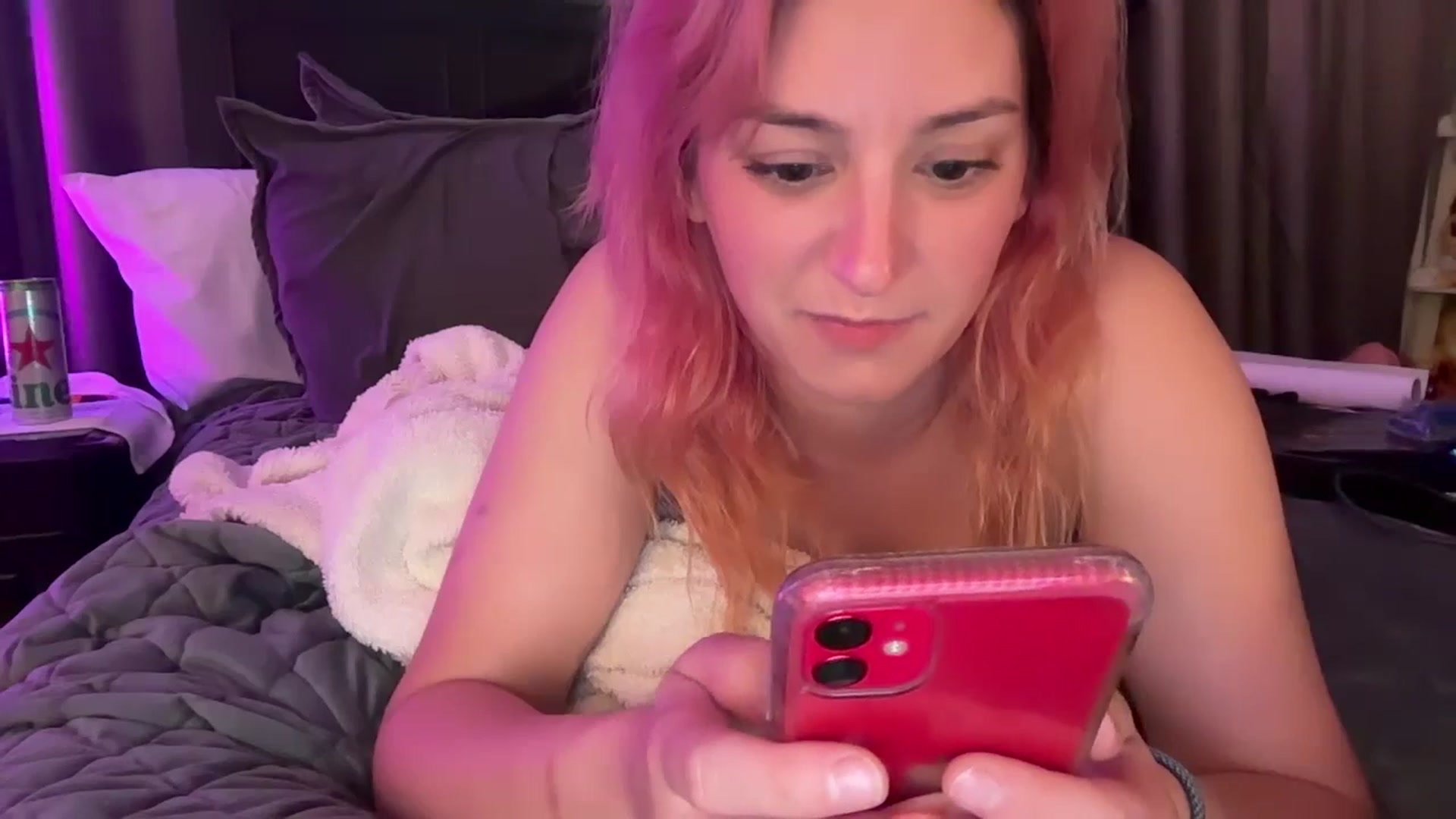 Gallery image thumbnail from EmmyLove's myfreecams stream on, 08/31/2024, 07:25 image 19 of 20