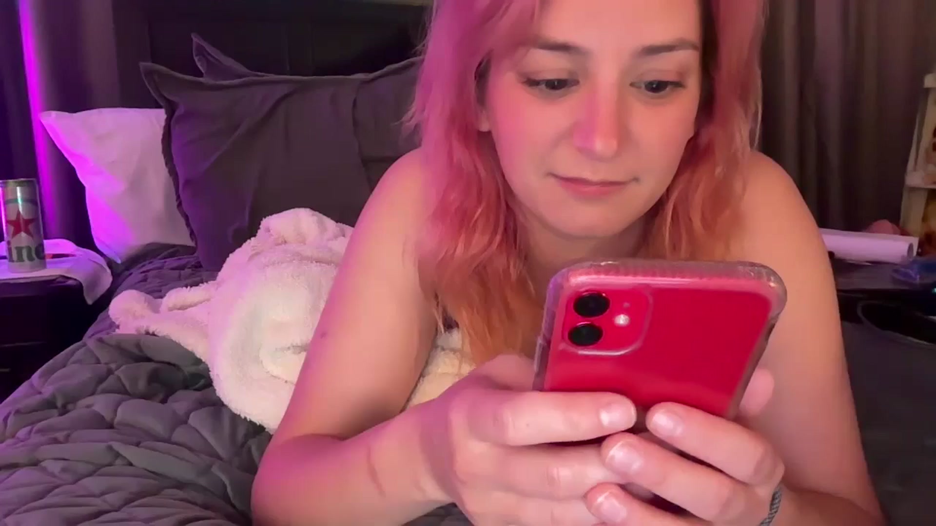 Gallery image thumbnail from EmmyLove's myfreecams stream on, 08/31/2024, 07:25 image 18 of 20