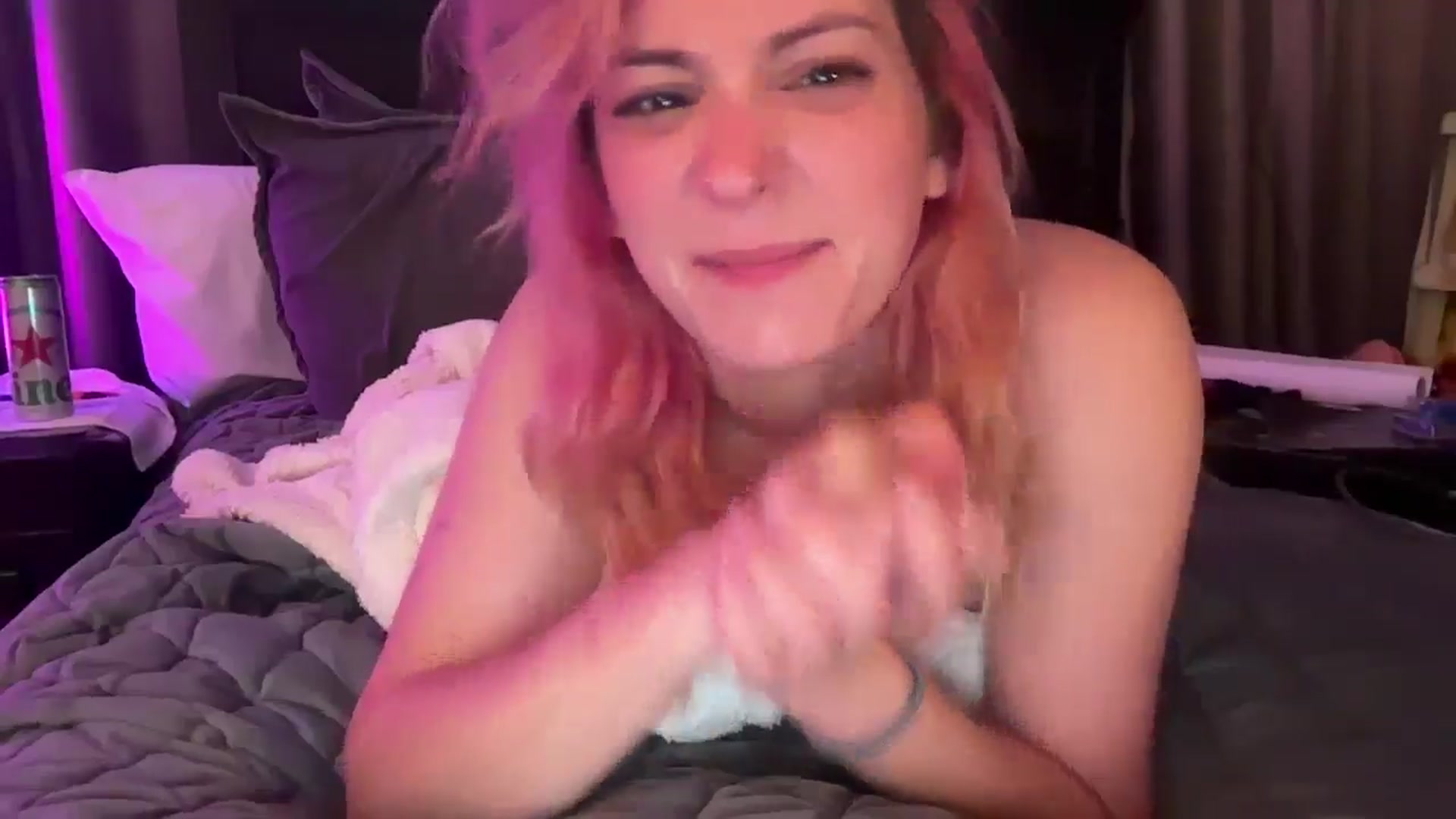 Gallery image thumbnail from EmmyLove's myfreecams stream on, 08/31/2024, 07:25 image 13 of 20