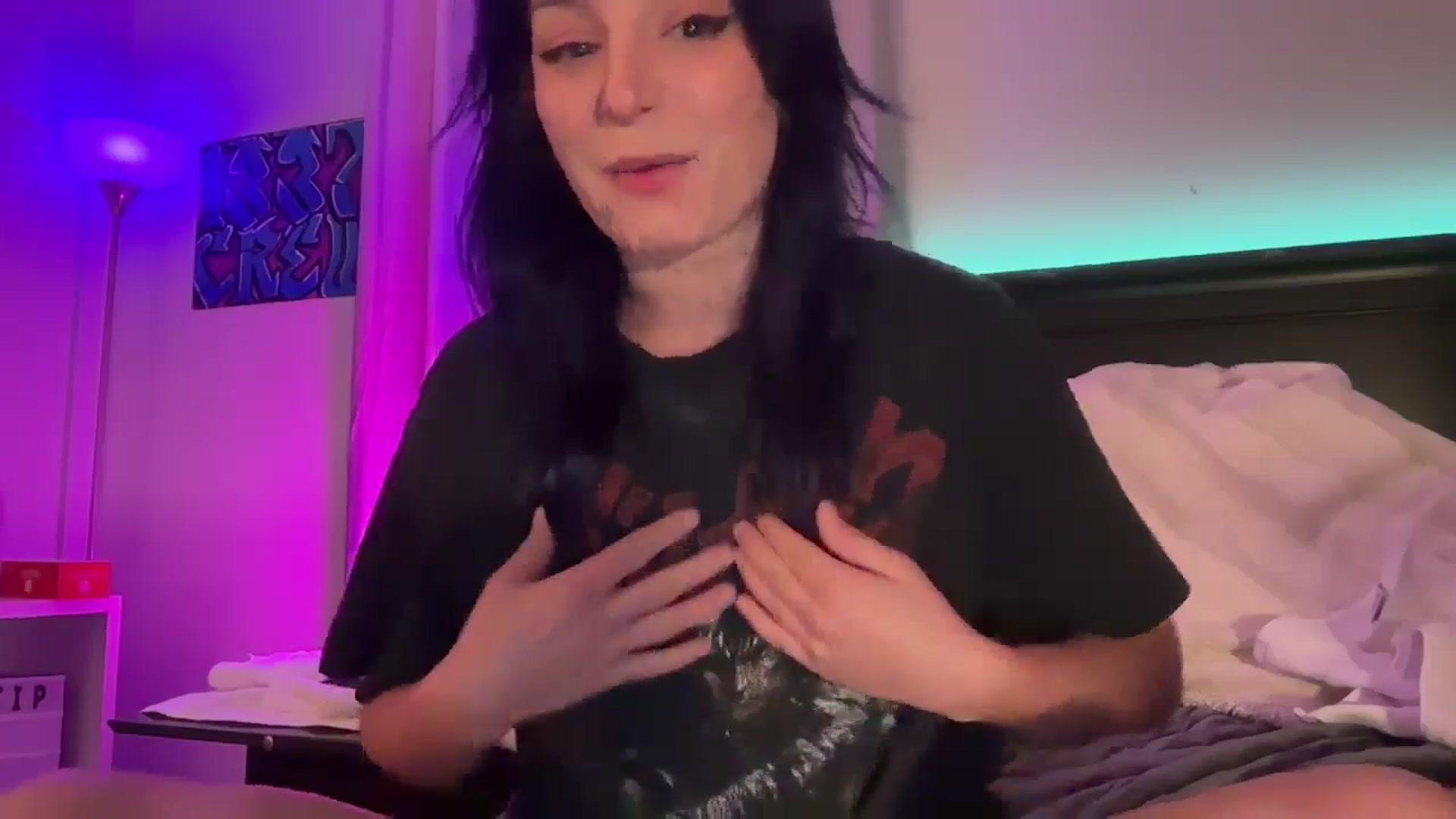 Gallery image thumbnail from EmmyLove's myfreecams stream on, 09/12/2024, 06:13 image 9 of 20