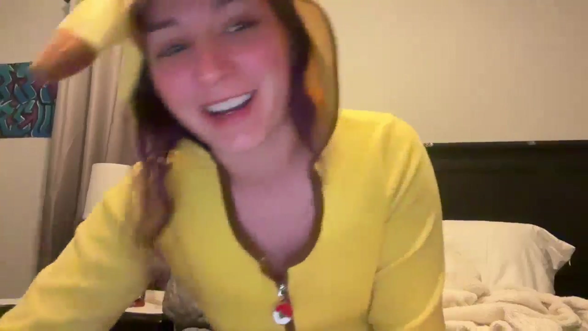 Gallery image thumbnail from EmmyLove's myfreecams stream on, 10/03/2024, 05:29 image 7 of 20
