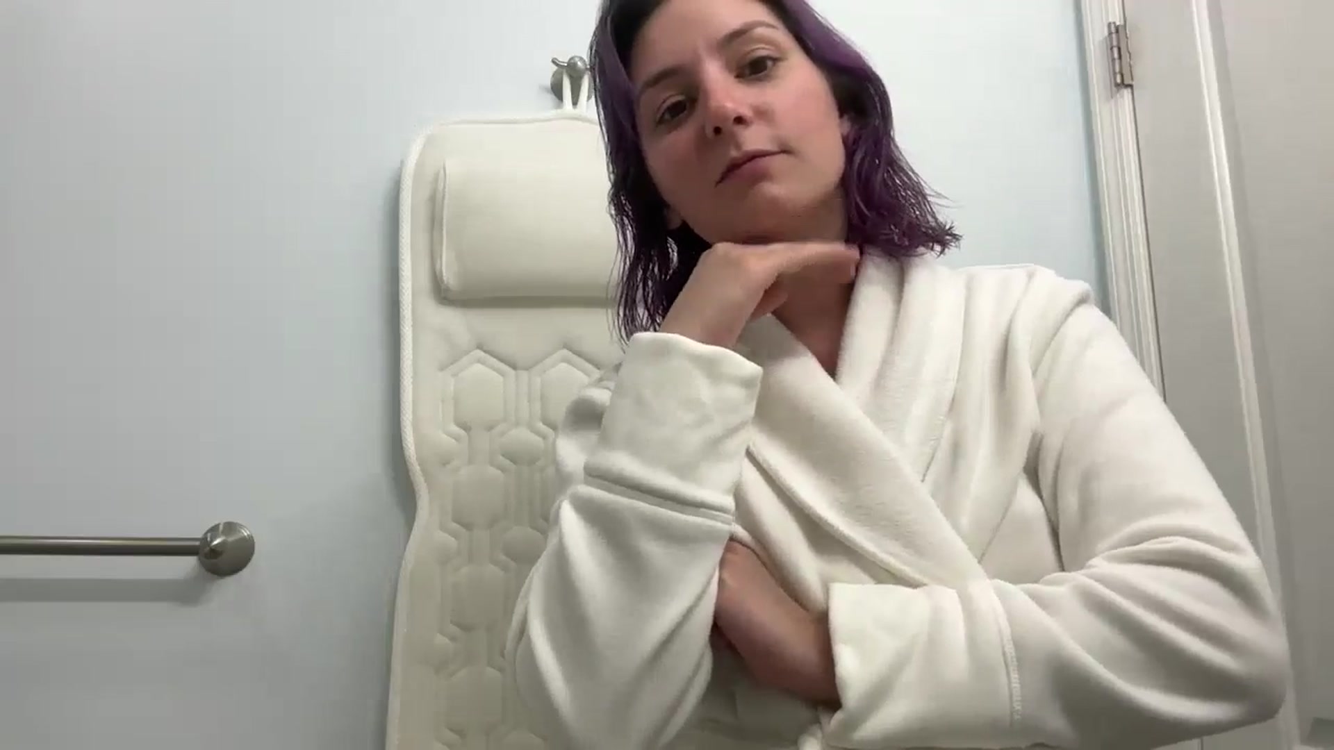 Gallery image thumbnail from EmmyLove's myfreecams stream on, 10/10/2024, 06:53 image 12 of 20