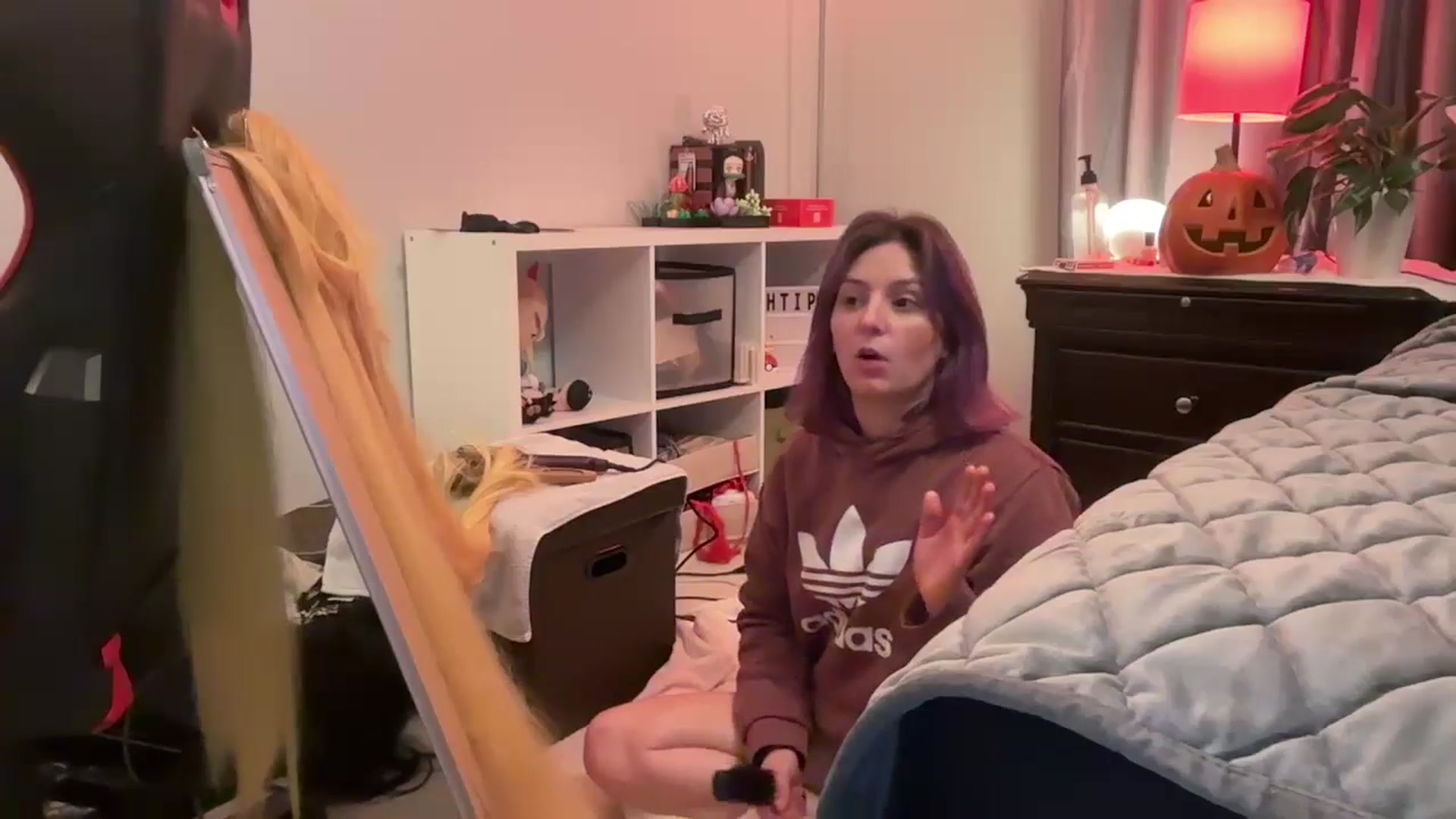 Gallery image thumbnail from EmmyLove's myfreecams stream on, 10/22/2024, 07:08 image 7 of 20