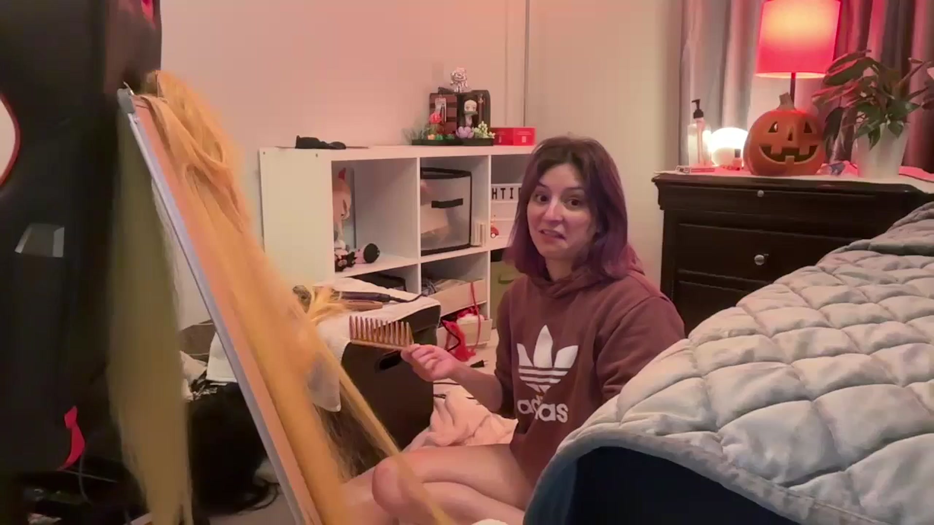 Gallery image thumbnail from EmmyLove's myfreecams stream on, 10/22/2024, 07:08 image 8 of 20