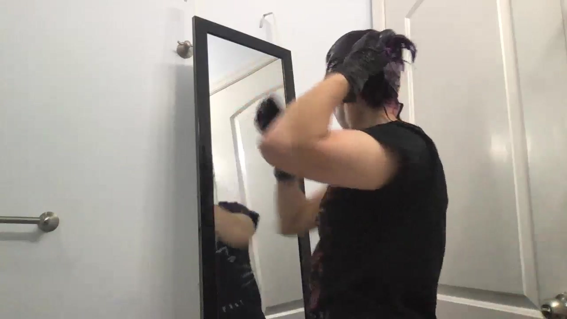 Gallery image thumbnail from EmmyLove's myfreecams stream on, 10/25/2024, 07:39 image 18 of 20