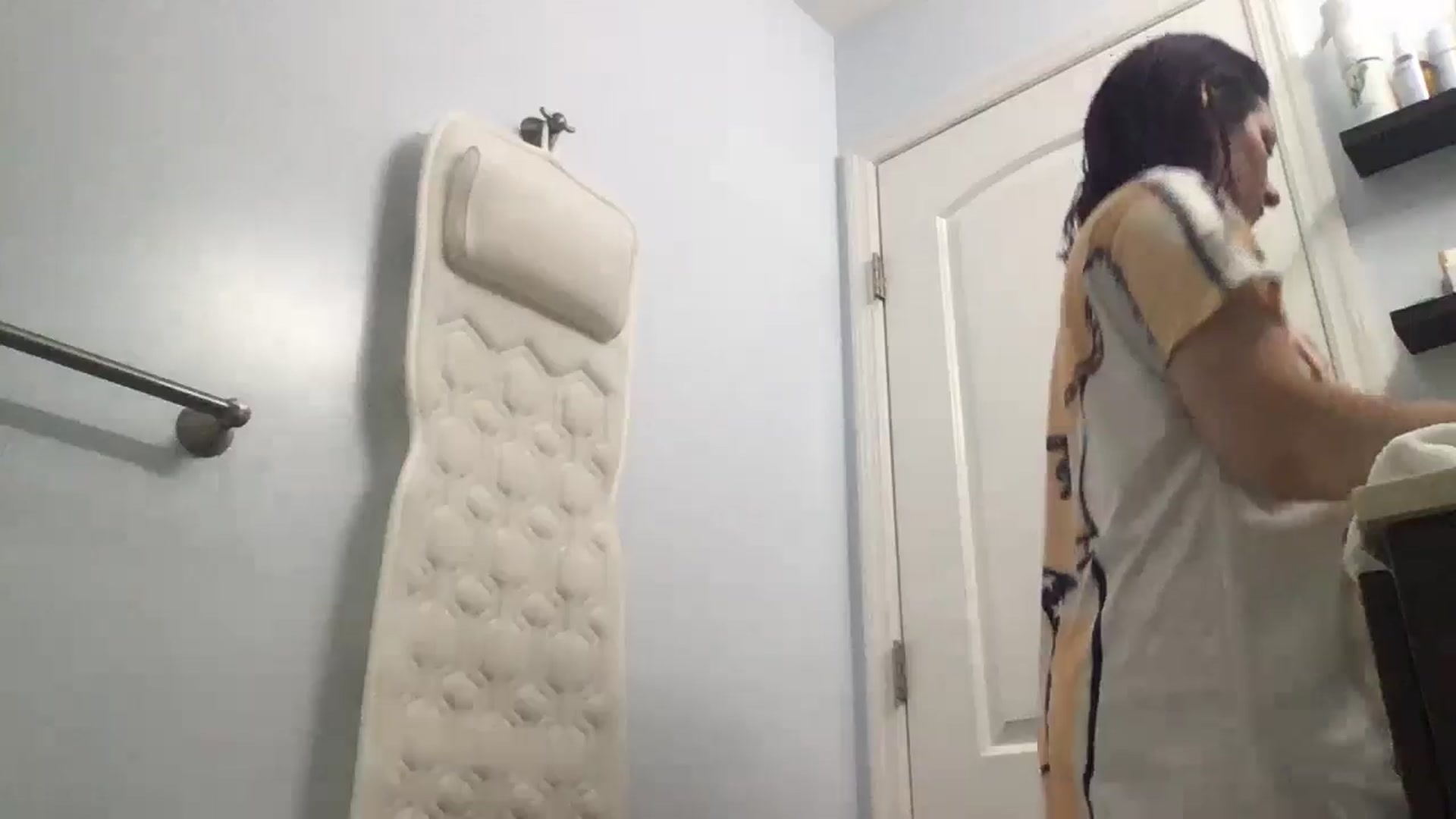 Gallery image thumbnail from EmmyLove's myfreecams stream on, 10/31/2024, 06:04 image 18 of 20