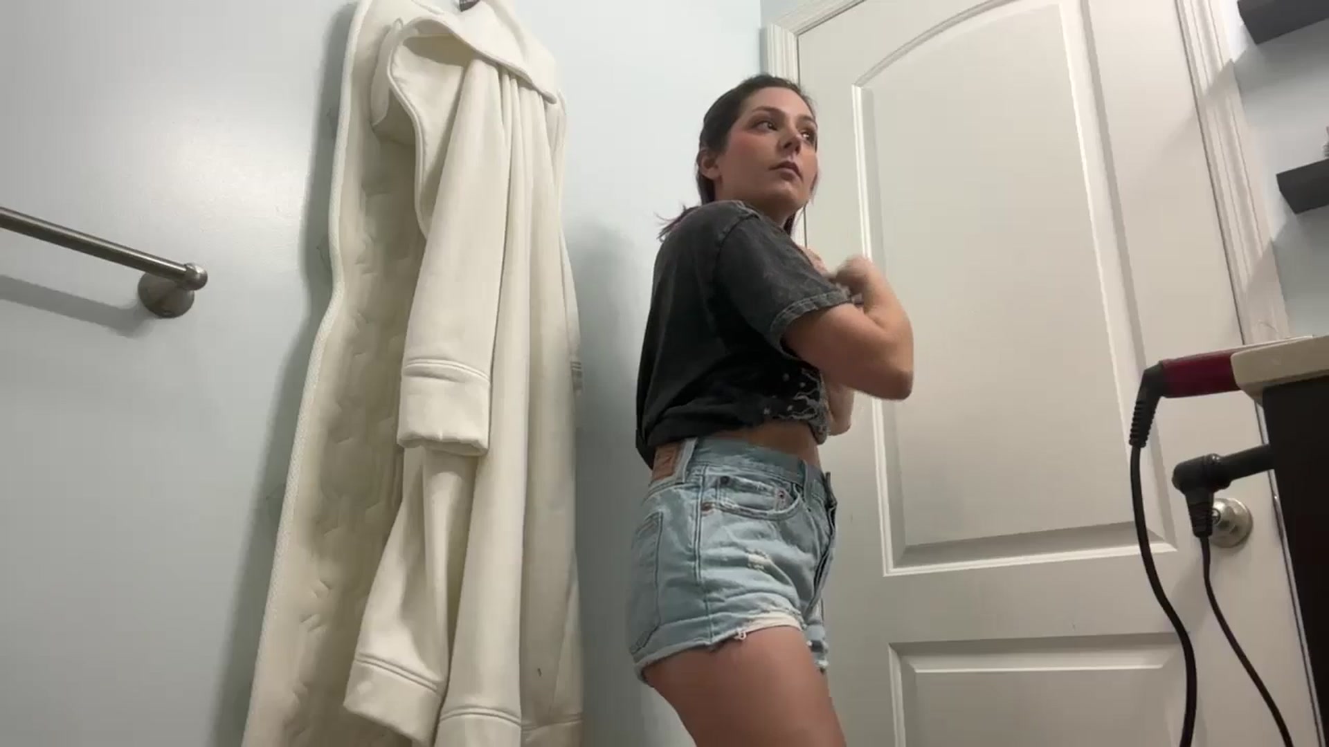 Gallery image thumbnail from EmmyLove's myfreecams stream on, 11/08/2024, 06:40 image 8 of 20