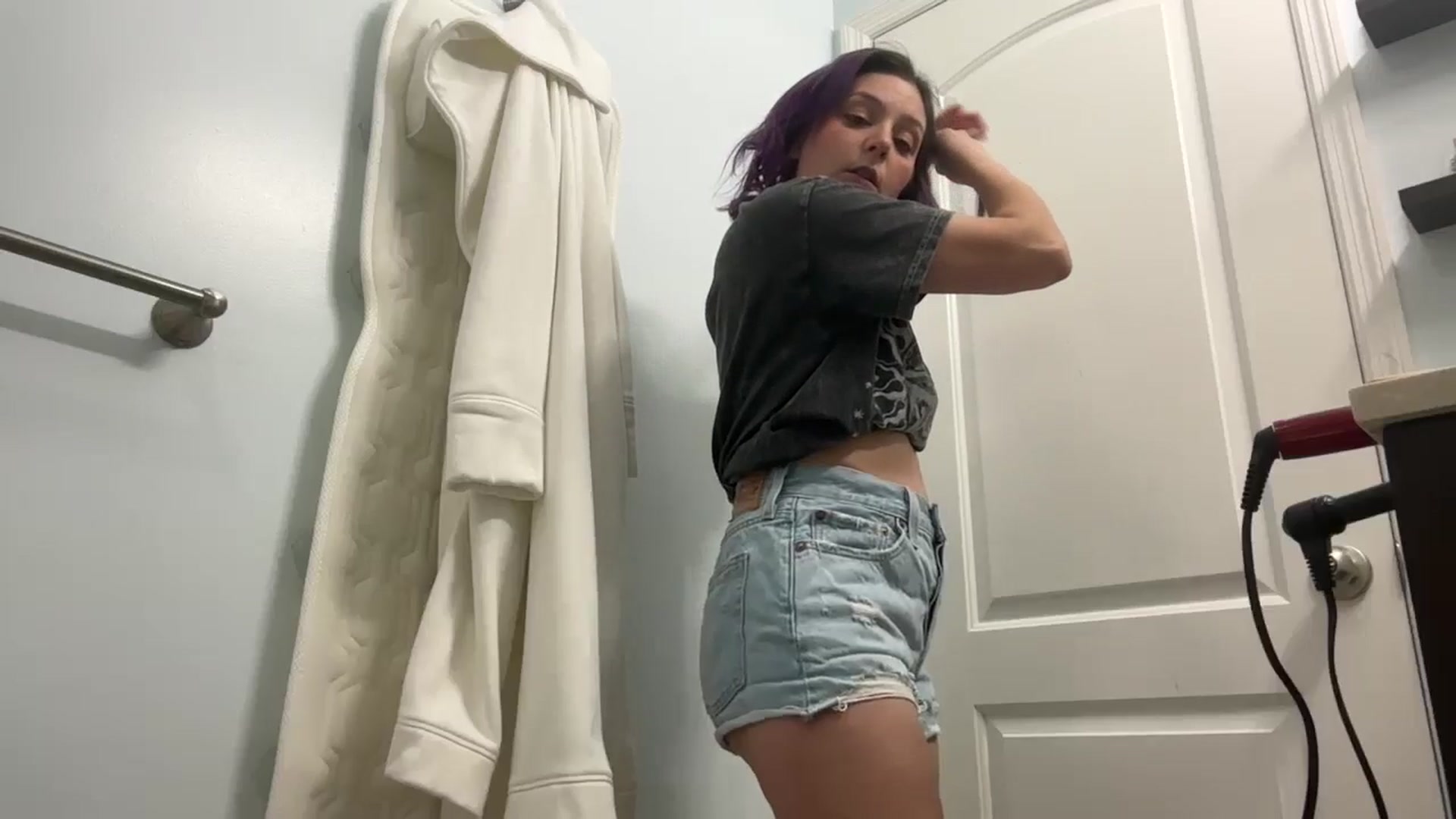 Gallery image thumbnail from EmmyLove's myfreecams stream on, 11/08/2024, 06:40 image 16 of 20