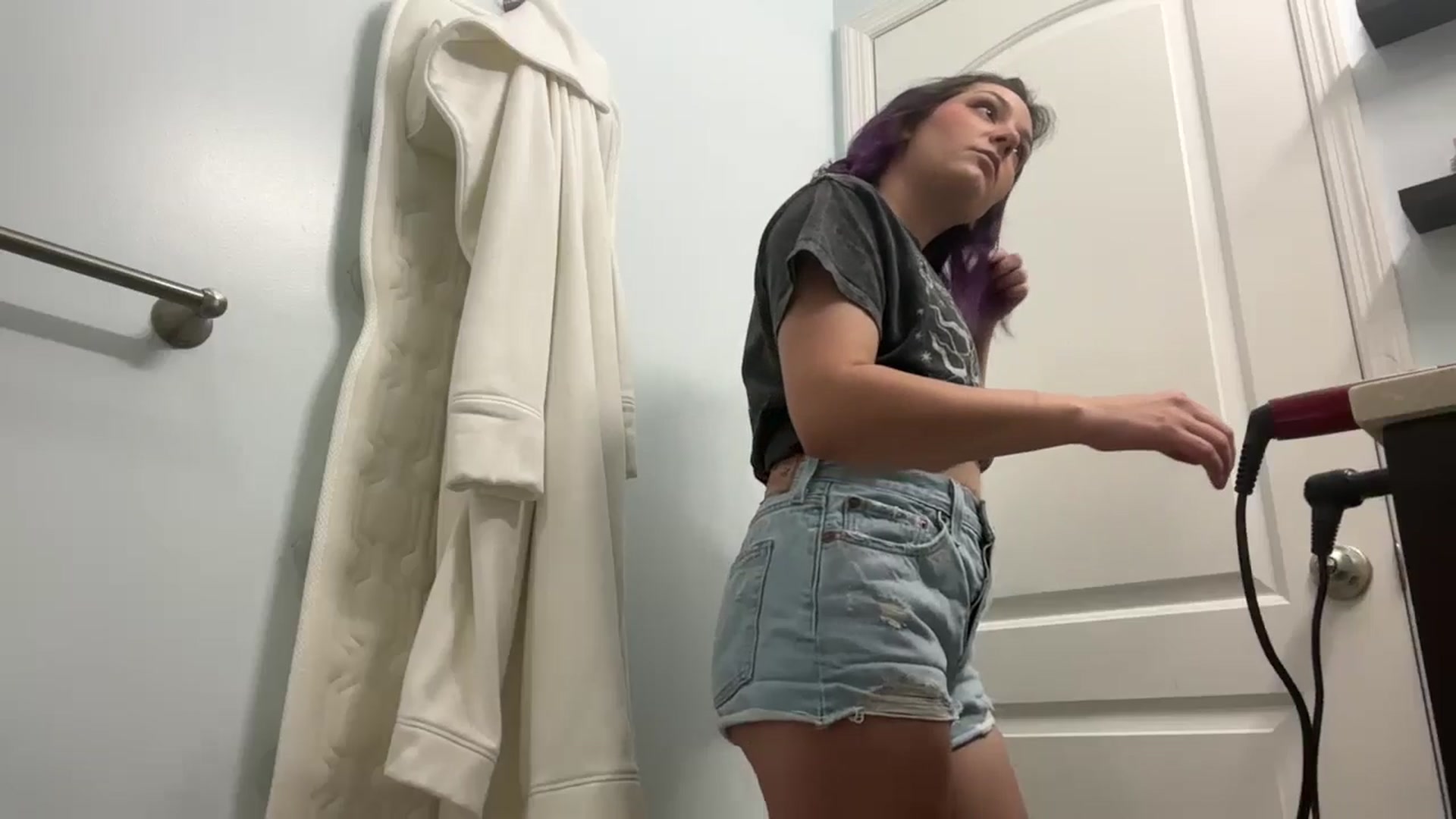 Gallery image thumbnail from EmmyLove's myfreecams stream on, 11/08/2024, 06:40 image 14 of 20