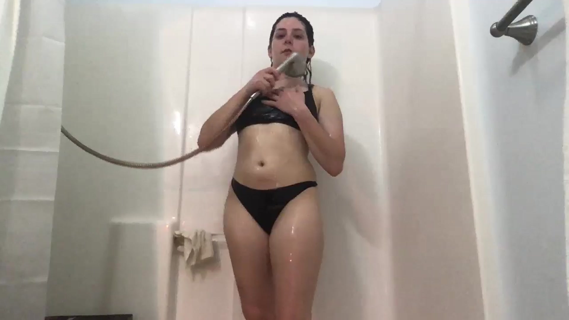 Gallery image thumbnail from EmmyLove's myfreecams stream on, 11/09/2024, 05:32 image 12 of 20