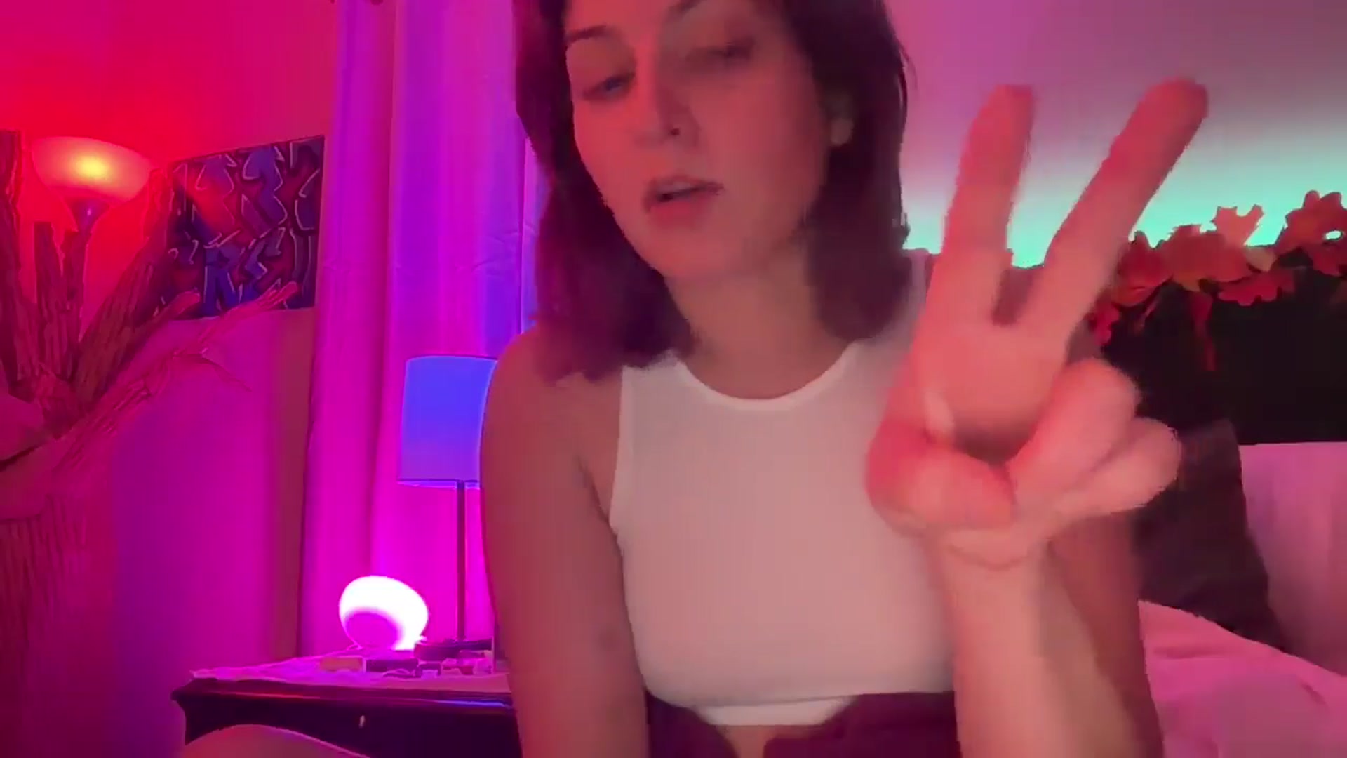 Gallery image thumbnail from EmmyLove's myfreecams stream on, 11/21/2024, 07:08 image 16 of 20