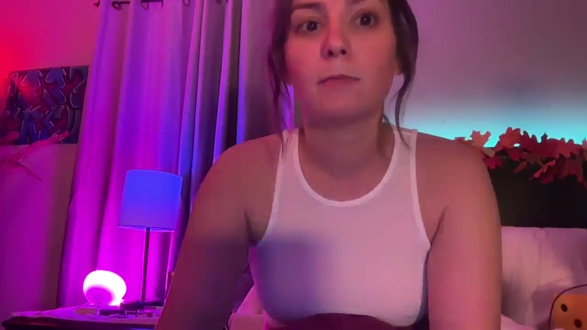 Gallery image thumbnail from EmmyLove's myfreecams stream on, 11/21/2024, 07:27 image 6 of 20