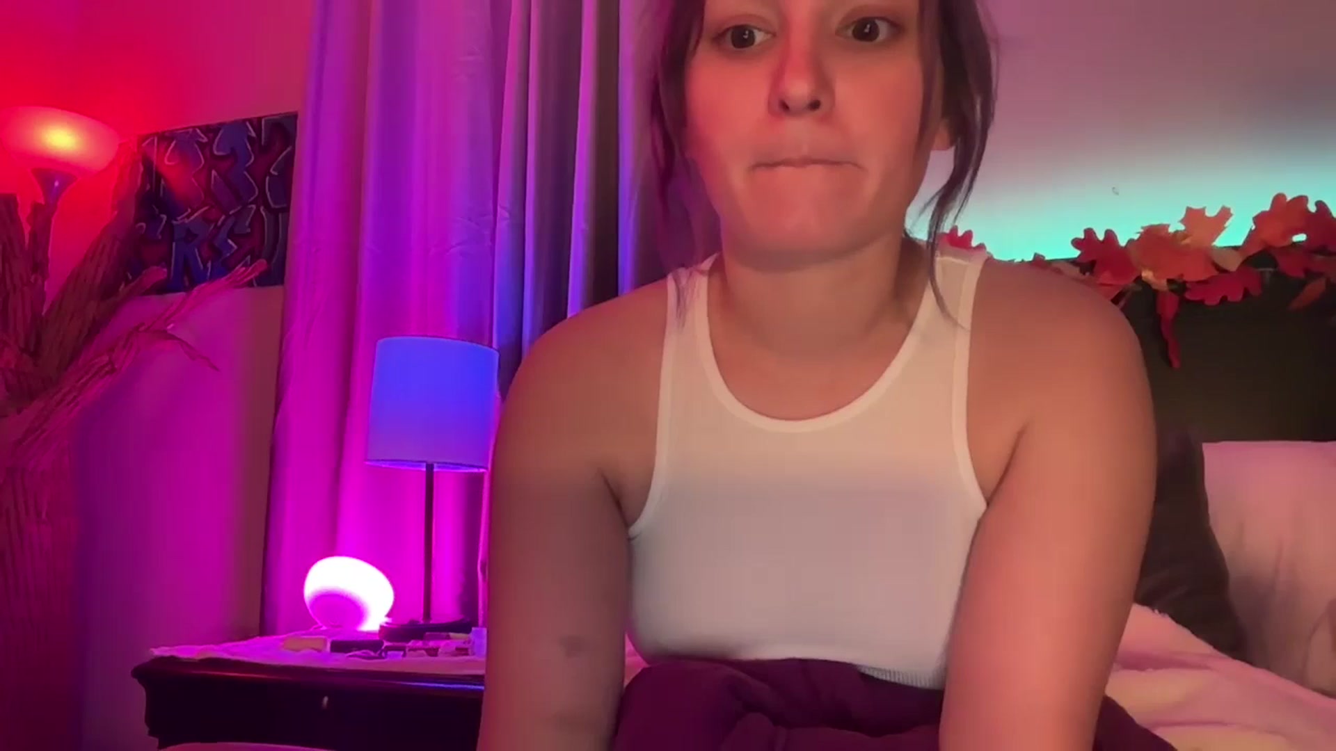 Gallery image thumbnail from EmmyLove's myfreecams stream on, 11/21/2024, 07:27 image 10 of 20