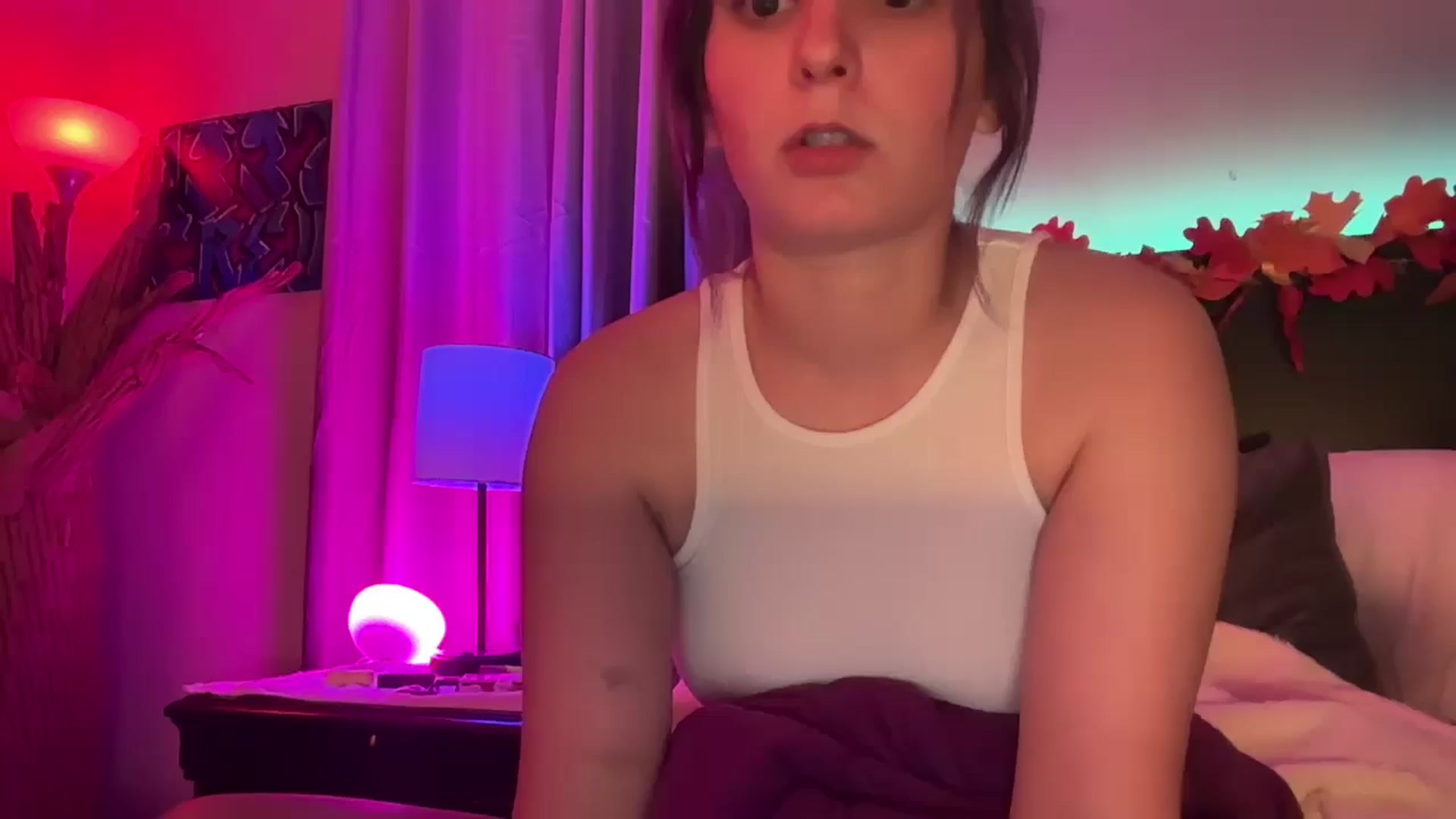 Gallery image thumbnail from EmmyLove's myfreecams stream on, 11/21/2024, 07:27 image 12 of 20