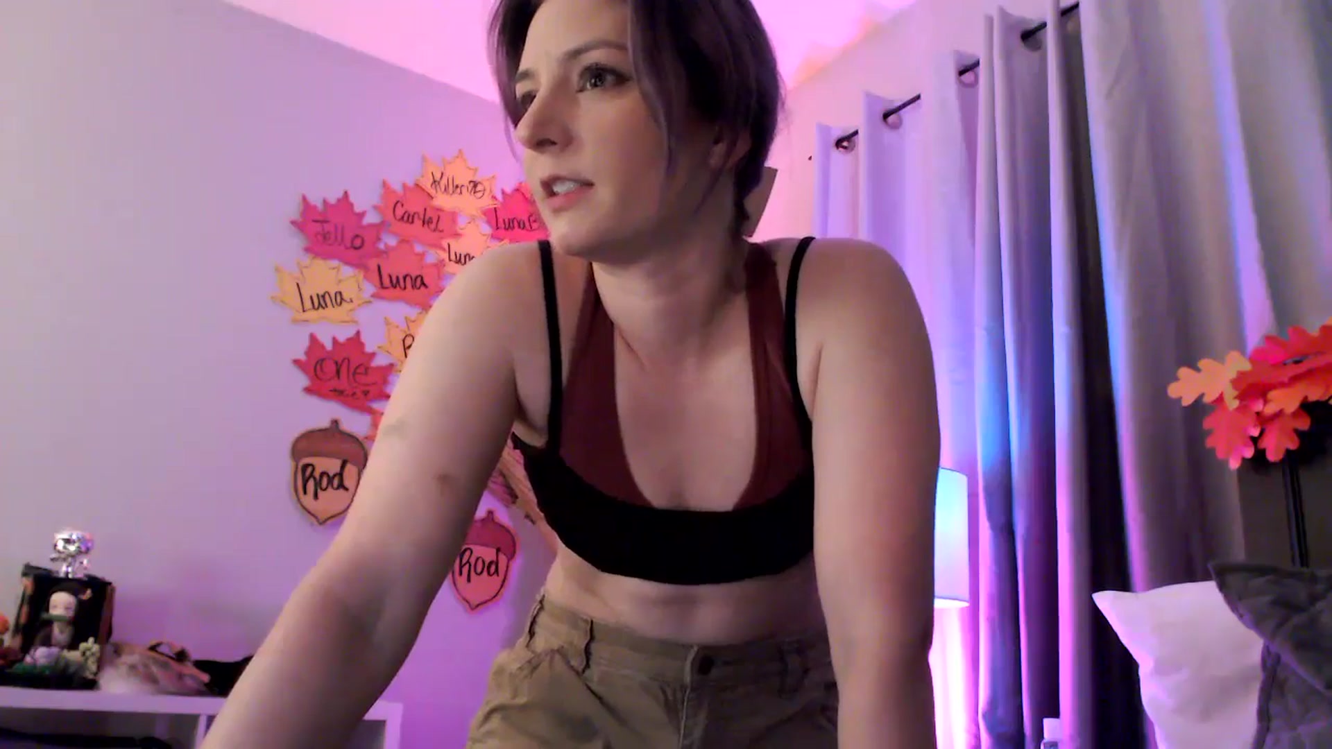Gallery image thumbnail from EmmyLove's myfreecams stream on, 11/30/2024, 08:41 image 8 of 20