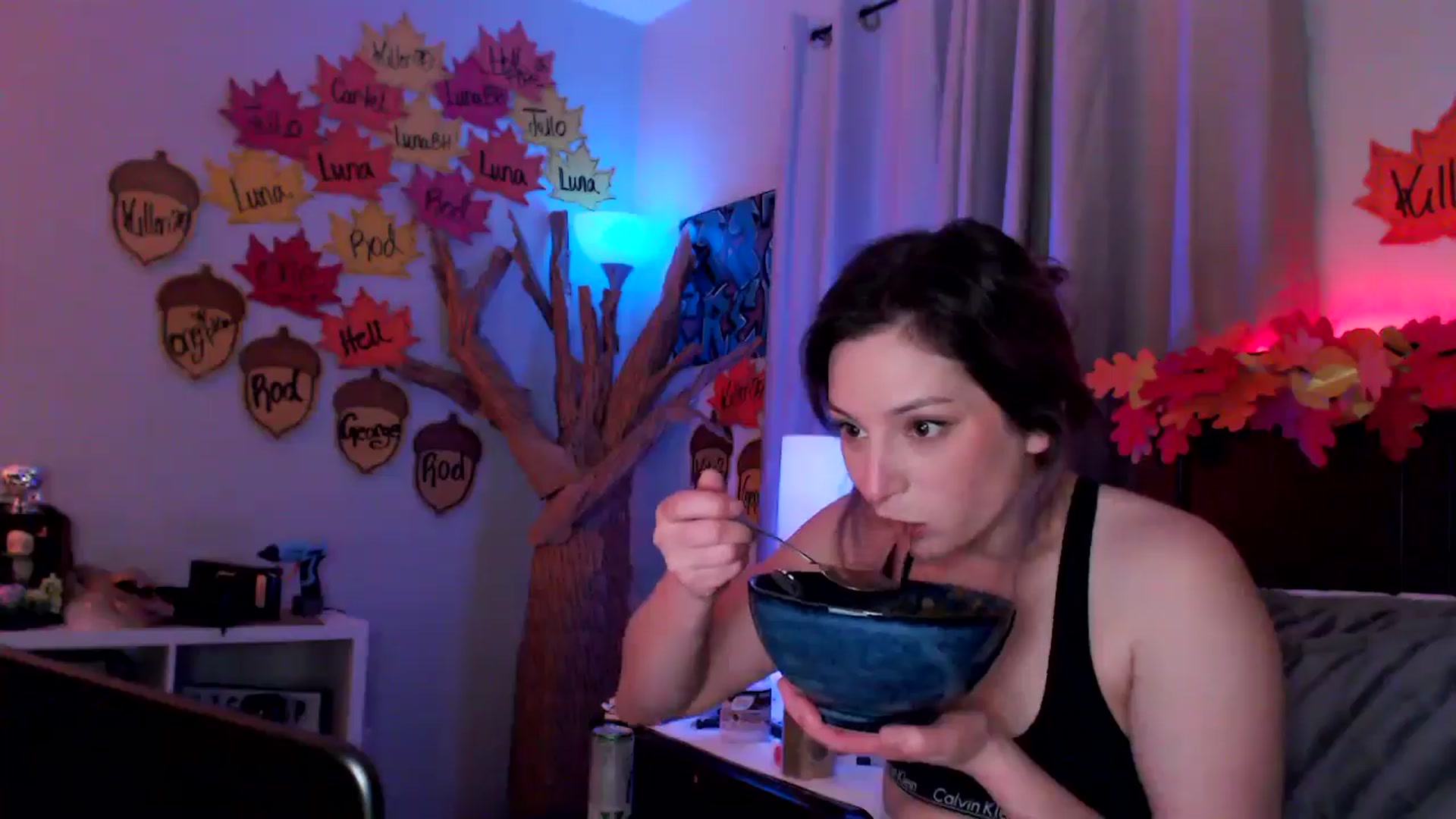 Gallery image thumbnail from EmmyLove's myfreecams stream on, 12/06/2024, 06:41 image 13 of 20