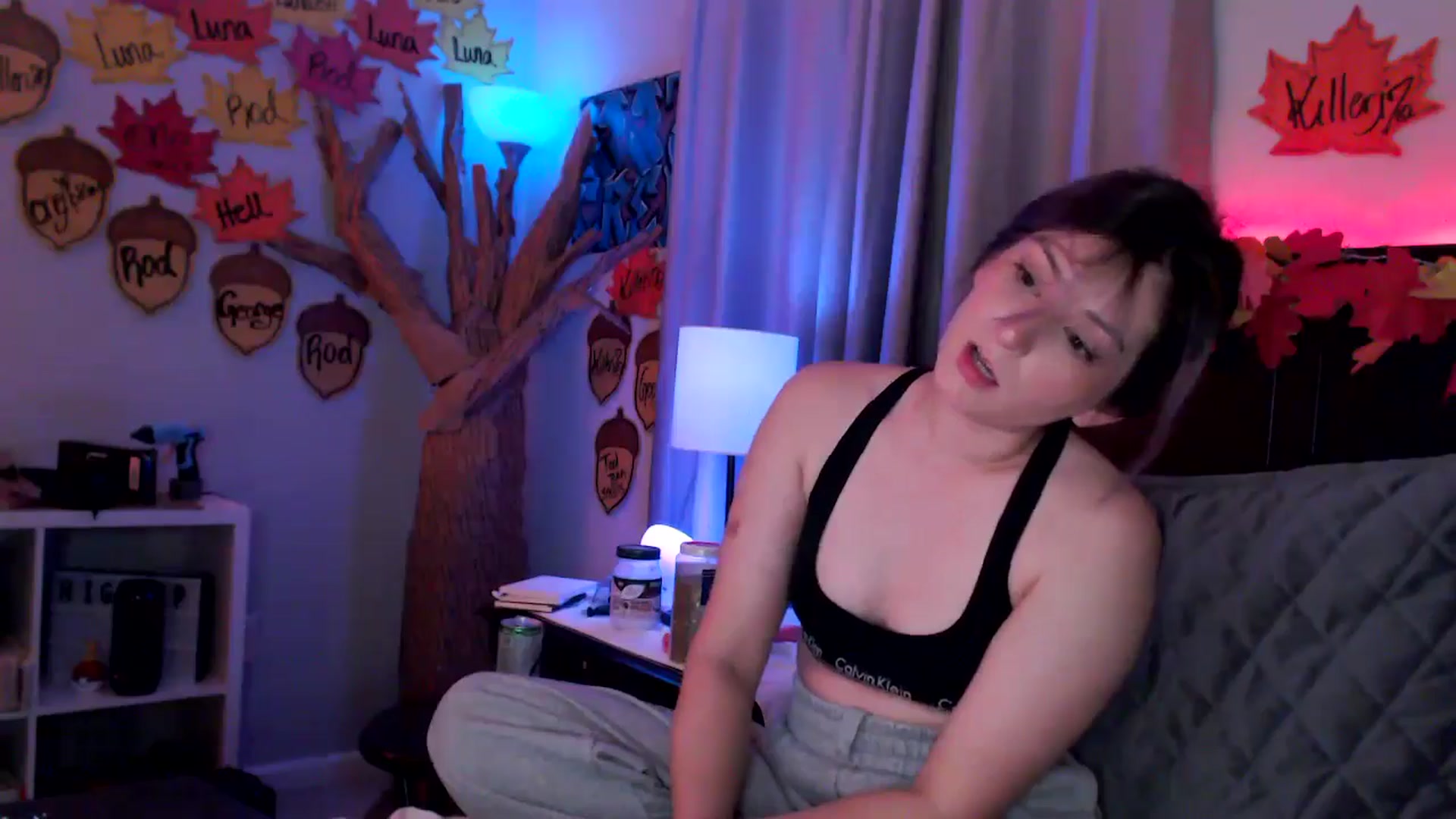 Gallery image thumbnail from EmmyLove's myfreecams stream on, 12/06/2024, 06:41 image 18 of 20