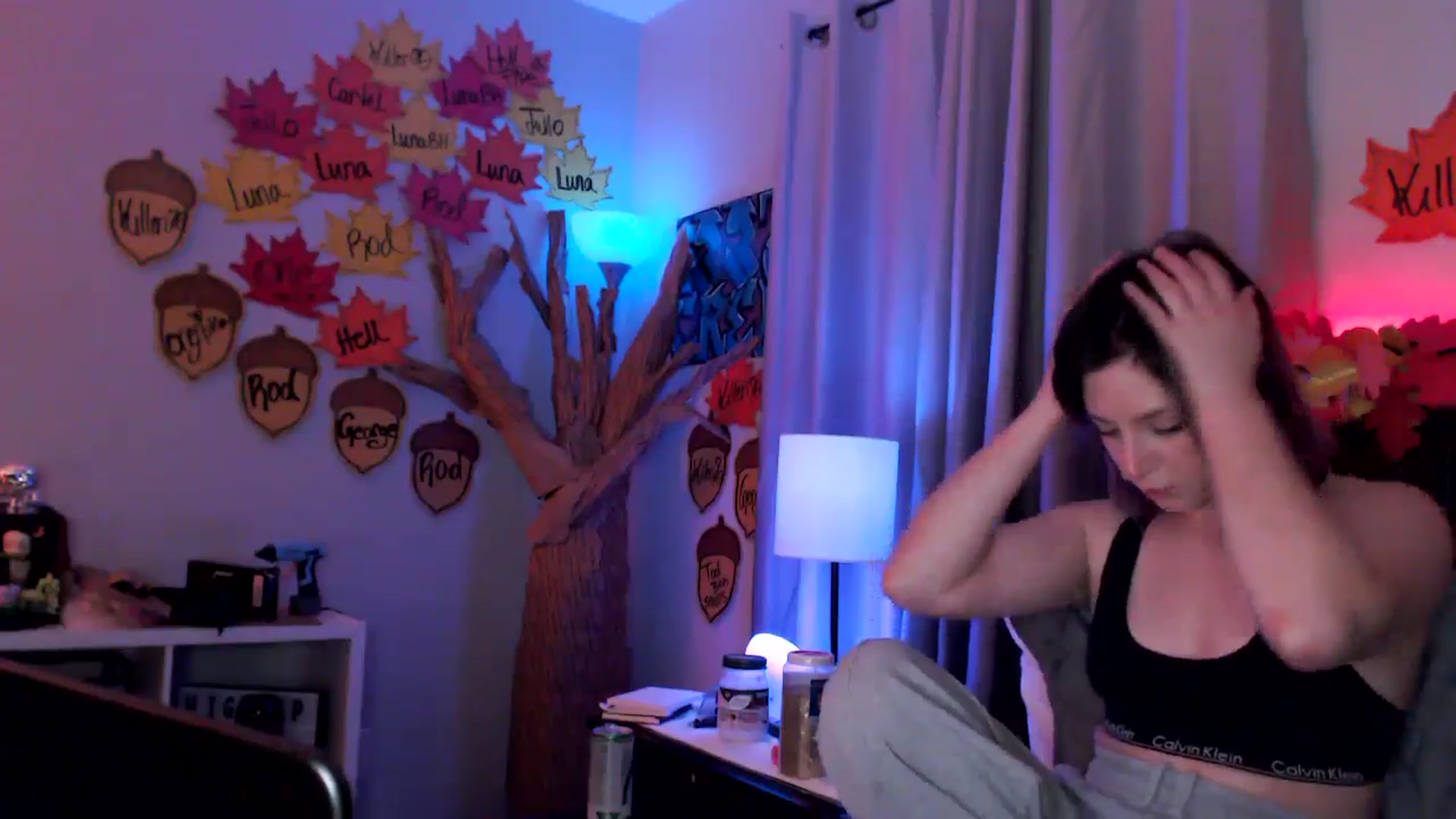 Gallery image thumbnail from EmmyLove's myfreecams stream on, 12/06/2024, 06:41 image 17 of 20
