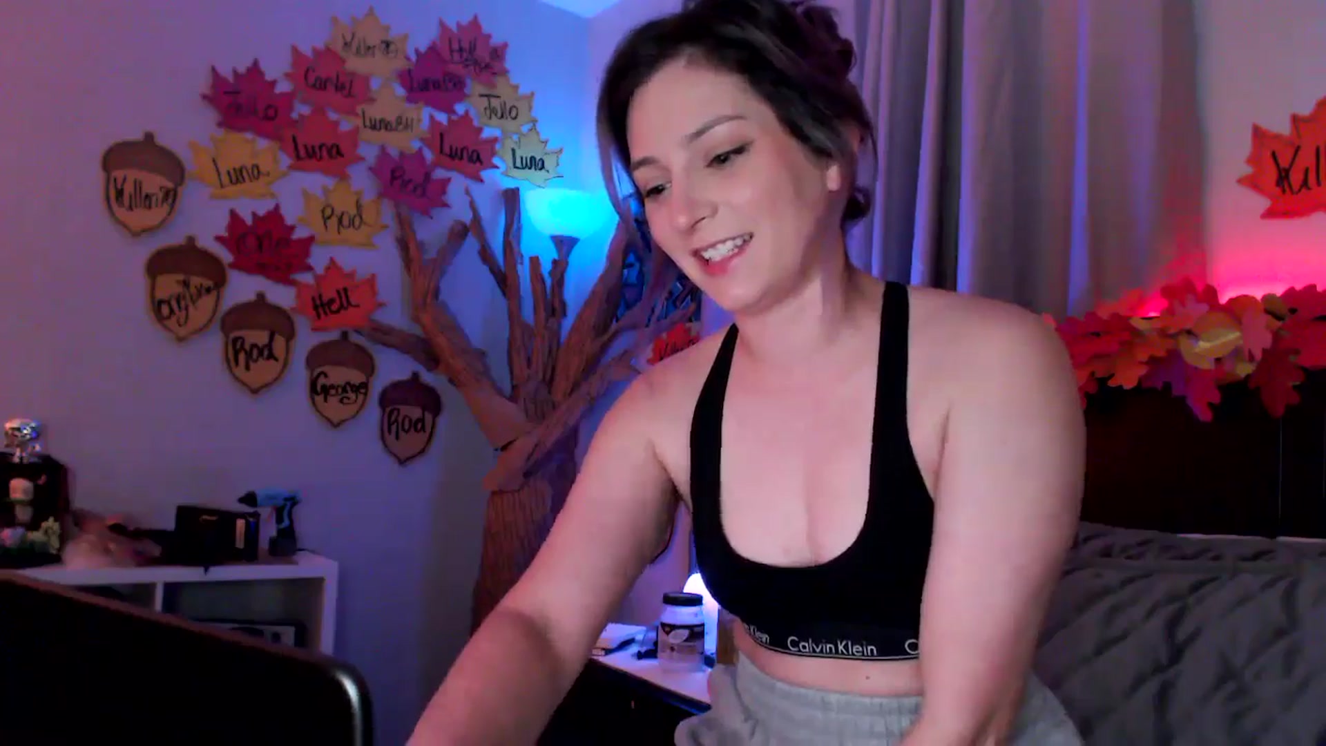 Gallery image thumbnail from EmmyLove's myfreecams stream on, 12/06/2024, 06:41 image 6 of 20