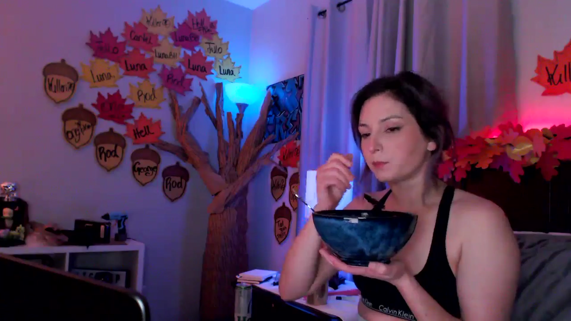 Gallery image thumbnail from EmmyLove's myfreecams stream on, 12/06/2024, 06:41 image 11 of 20