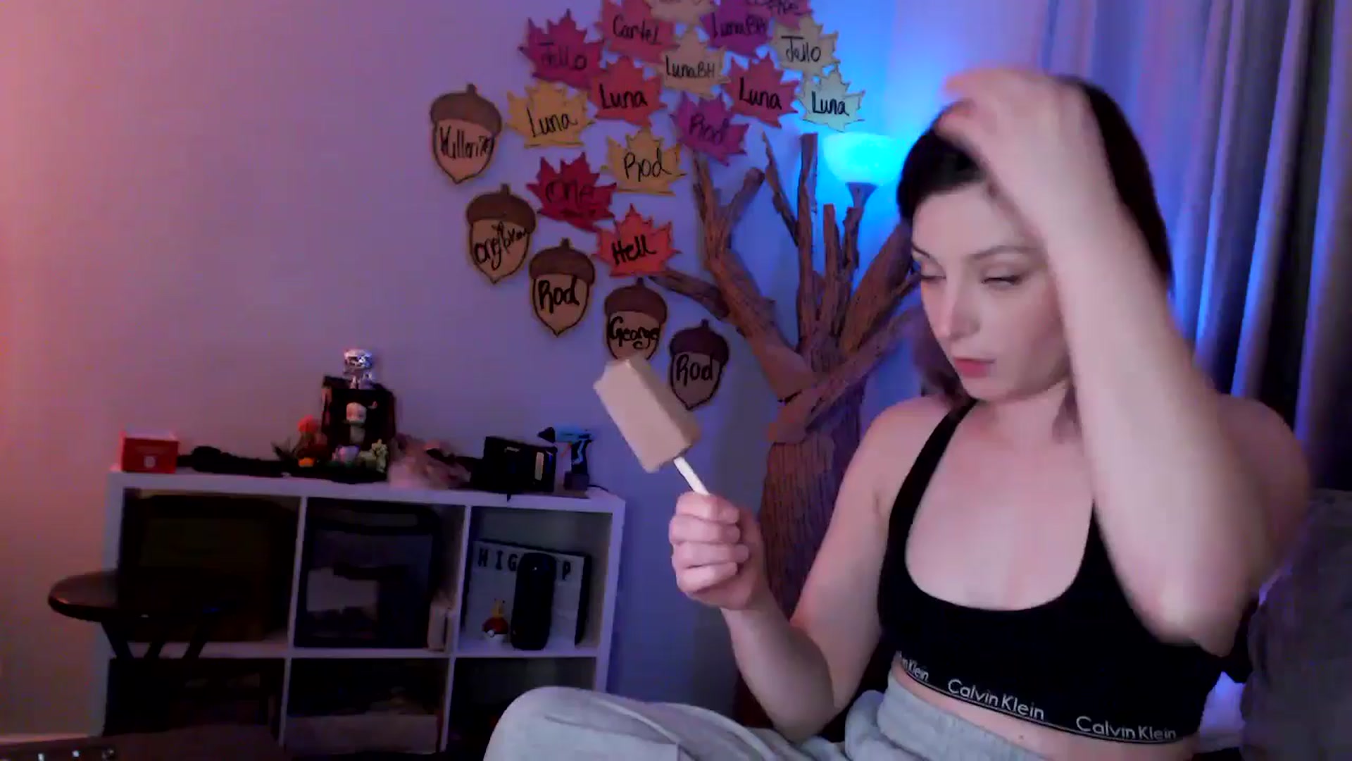 Gallery image thumbnail from EmmyLove's myfreecams stream on, 12/06/2024, 08:06 image 1 of 20