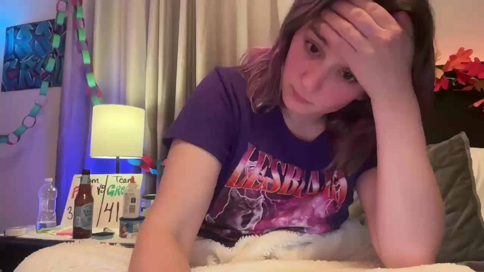 Gallery image thumbnail from EmmyLove's myfreecams stream on, 12/21/2024, 07:39 image 15 of 20