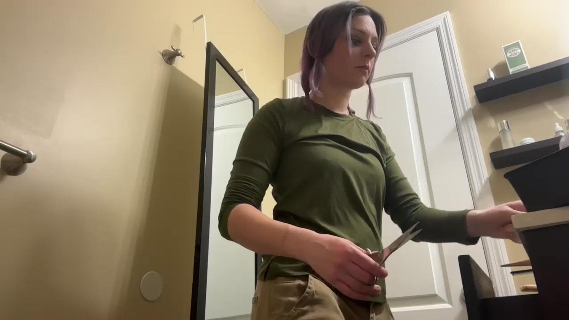Gallery image thumbnail from EmmyLove's myfreecams stream on, 12/26/2024, 06:29 image 7 of 20