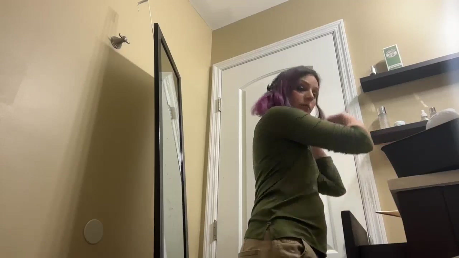 Gallery image thumbnail from EmmyLove's myfreecams stream on, 12/26/2024, 06:29 image 2 of 20