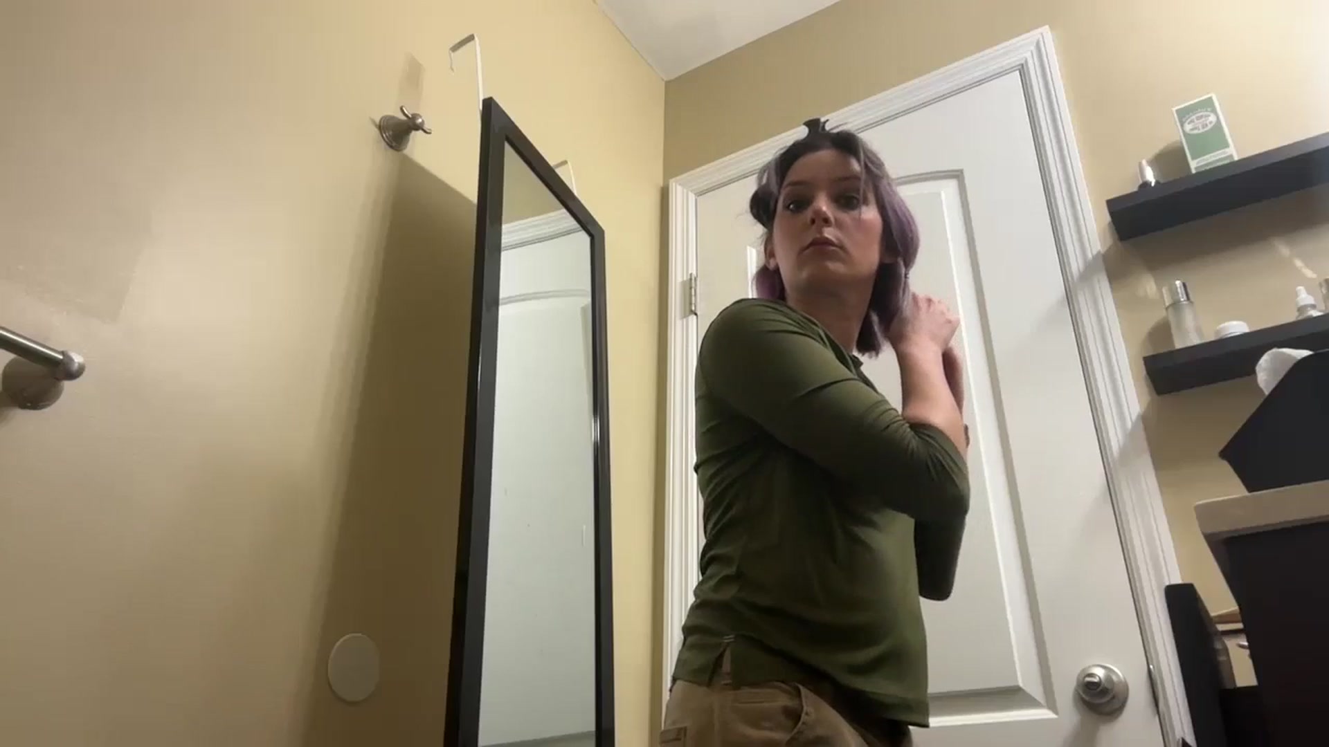 Gallery image thumbnail from EmmyLove's myfreecams stream on, 12/26/2024, 06:29 image 10 of 20